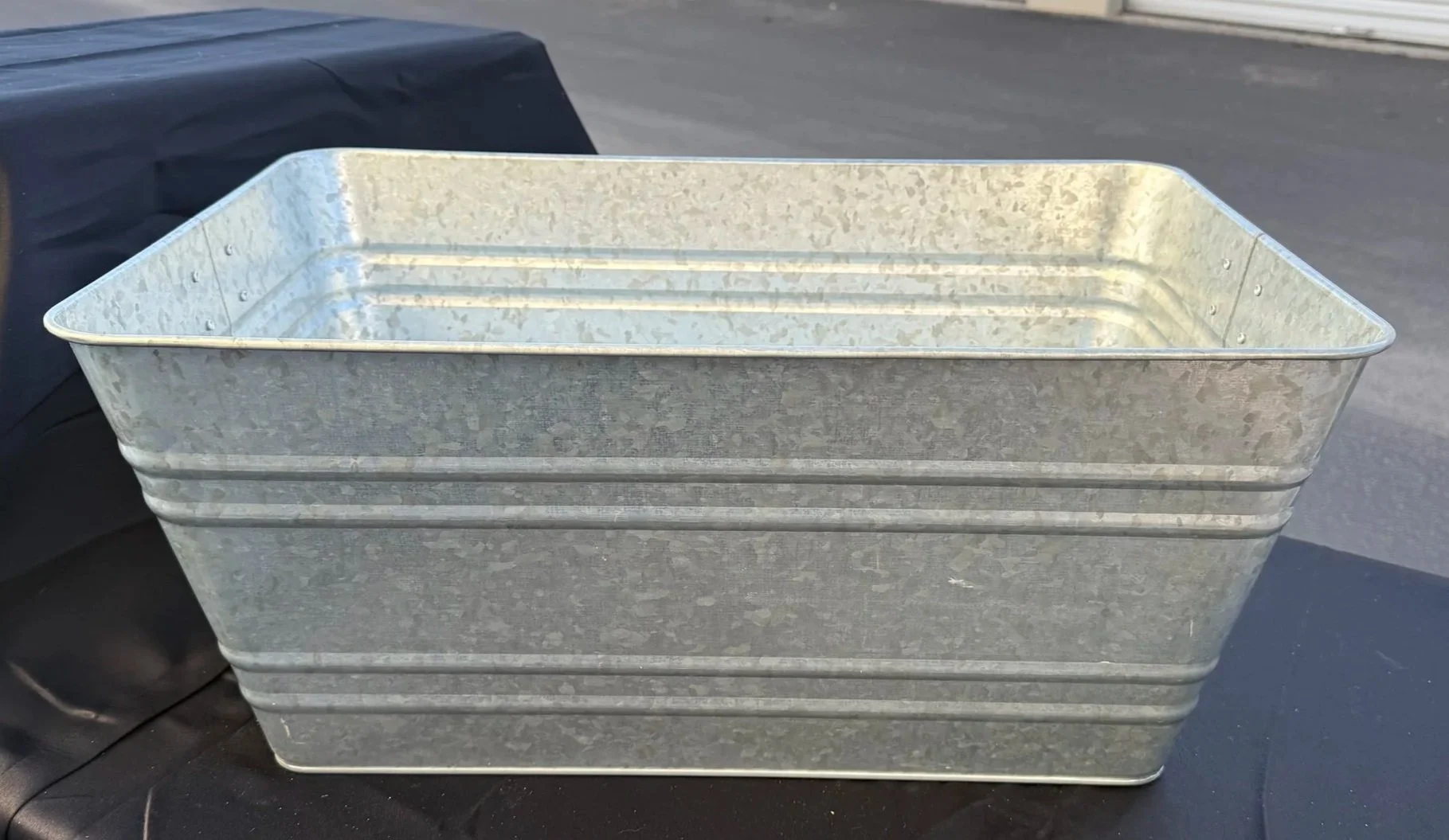 Silver Galvanized Tubs
Pickup or Delivery — $5 each

(ideal for drink stations, iced beverages, or storage displays - delivery fee based on mileage)