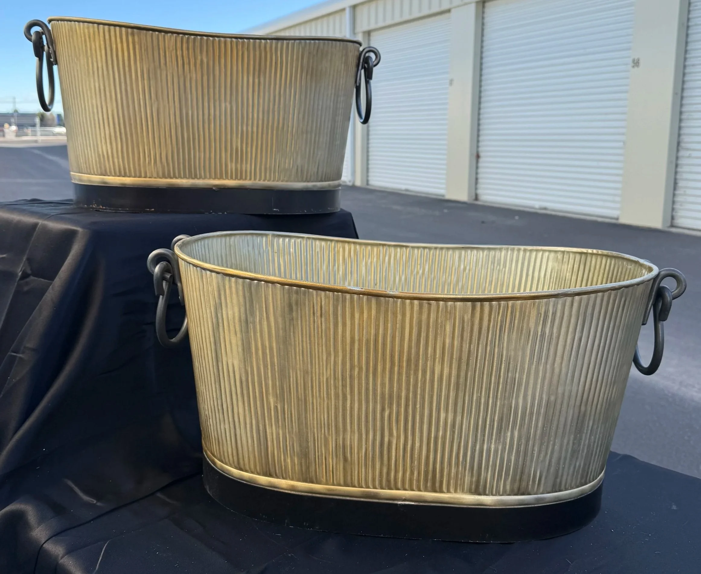 Gold Galvanized Tubs
Pickup or Delivery — $5 each

(ideal for drink stations, iced beverages, or storage displays - delivery fee based on mileage)