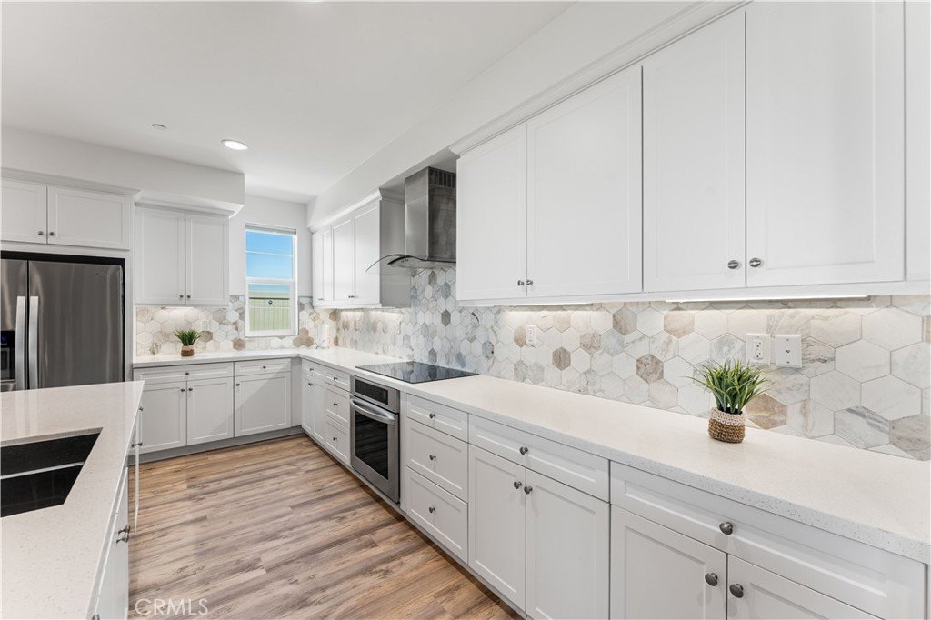 cabinits and backsplash.jpg