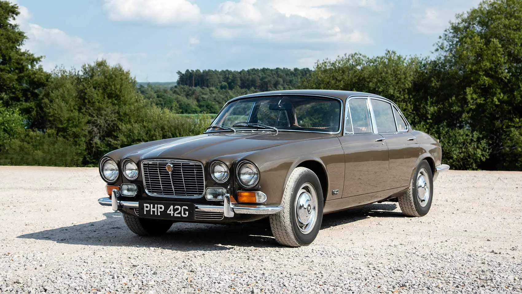 jaguar_xj_50_years_09.png