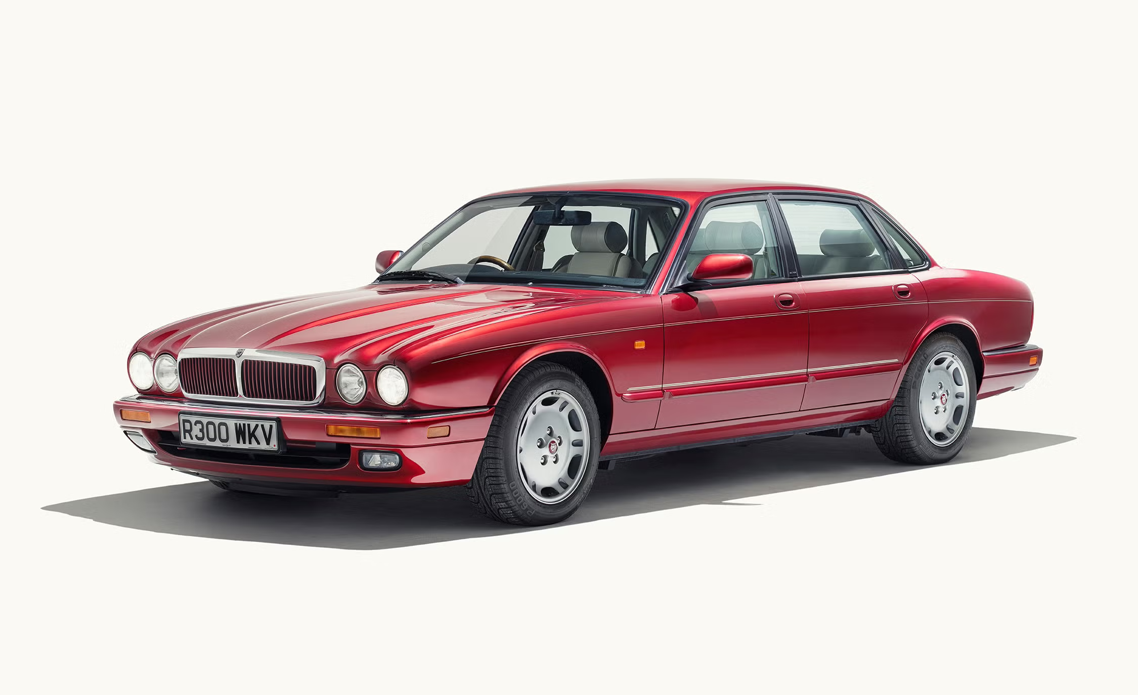 8-j-xj-x300-front3-4-250418-1525293680.png