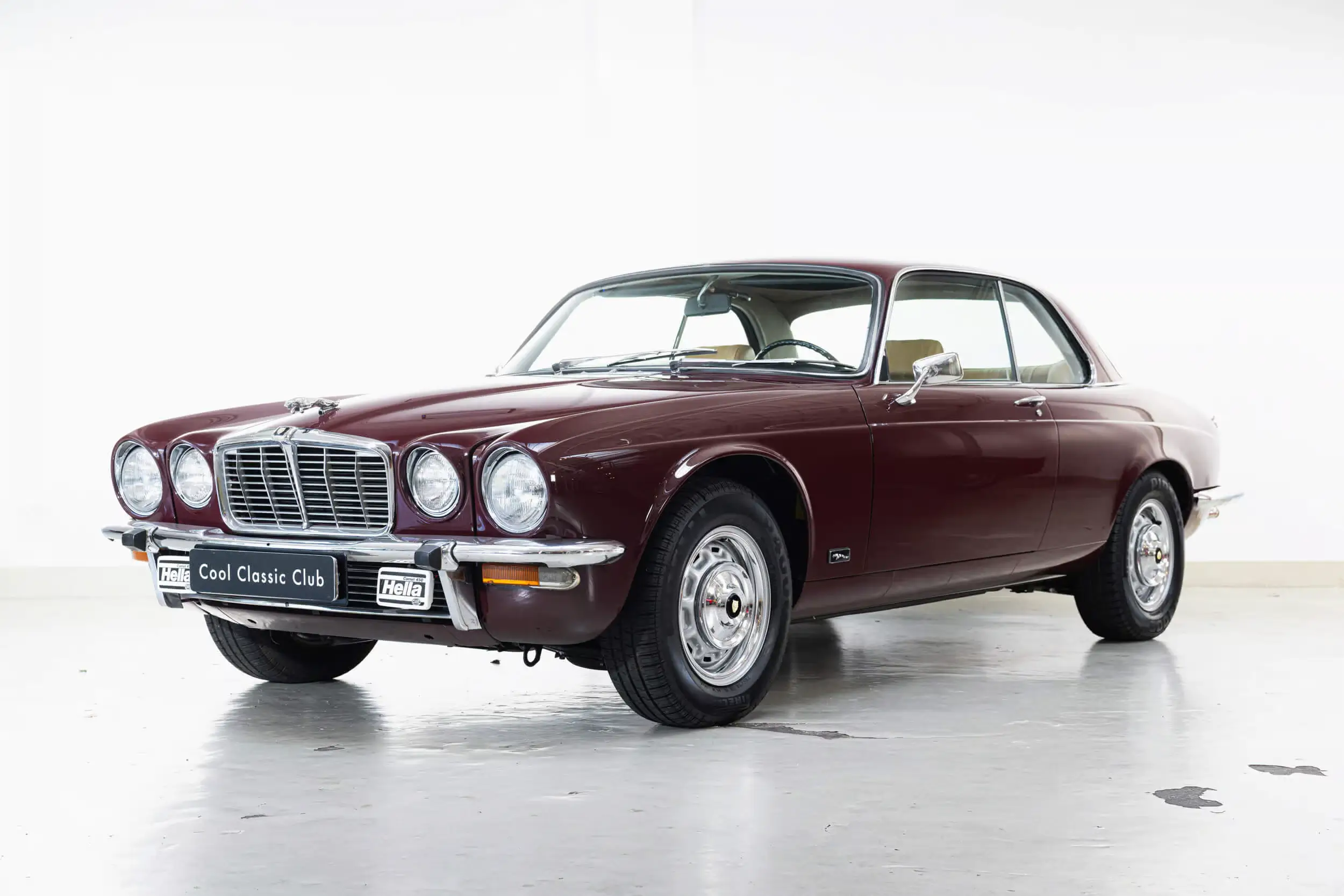 68f923d878c6f59132f09403_Jaguar-XJ-4.2C.png