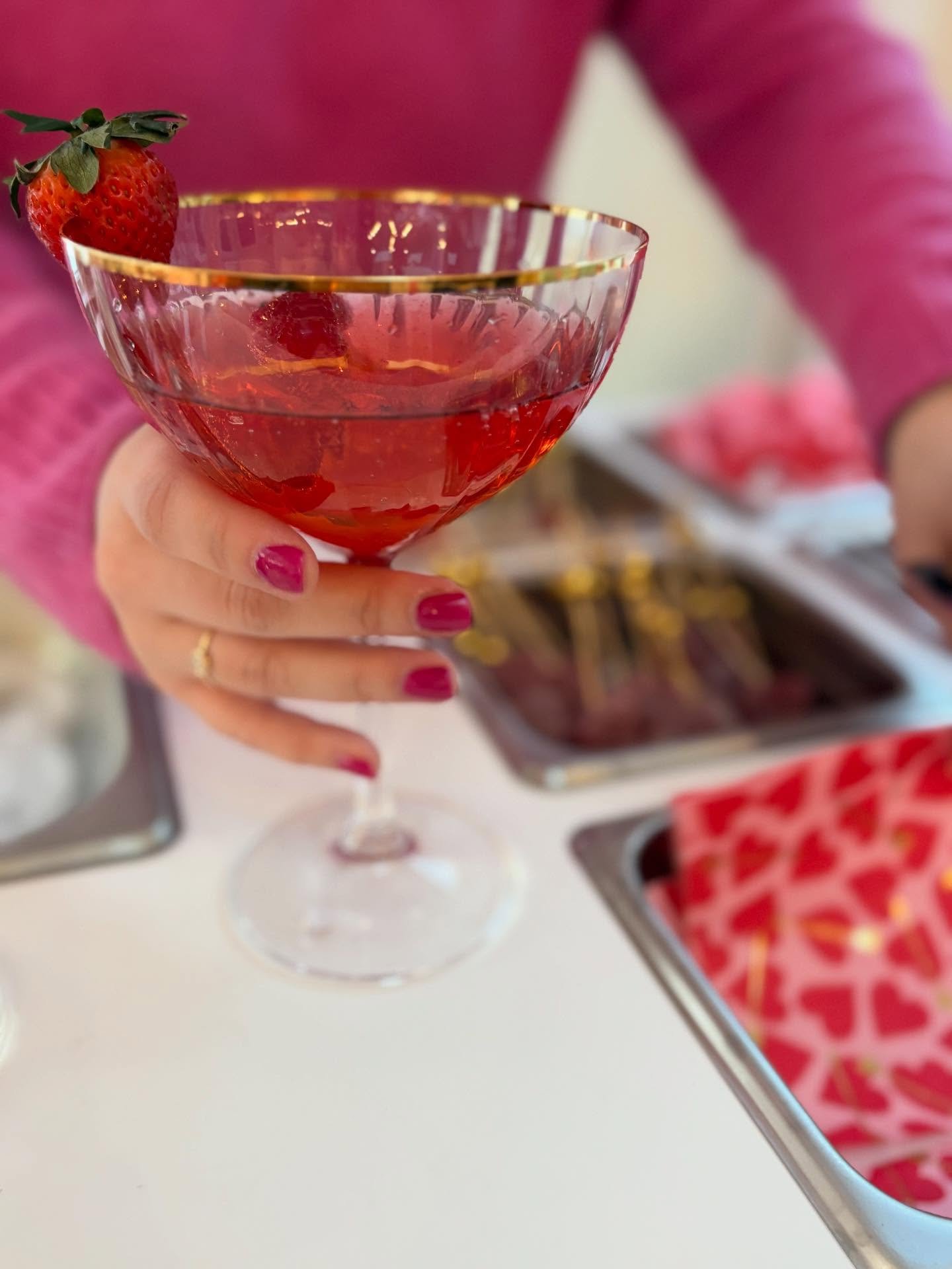Our bubbly cart brought the perfect amount of sparkle to this romantic weekend celebration! 🌟🥂
