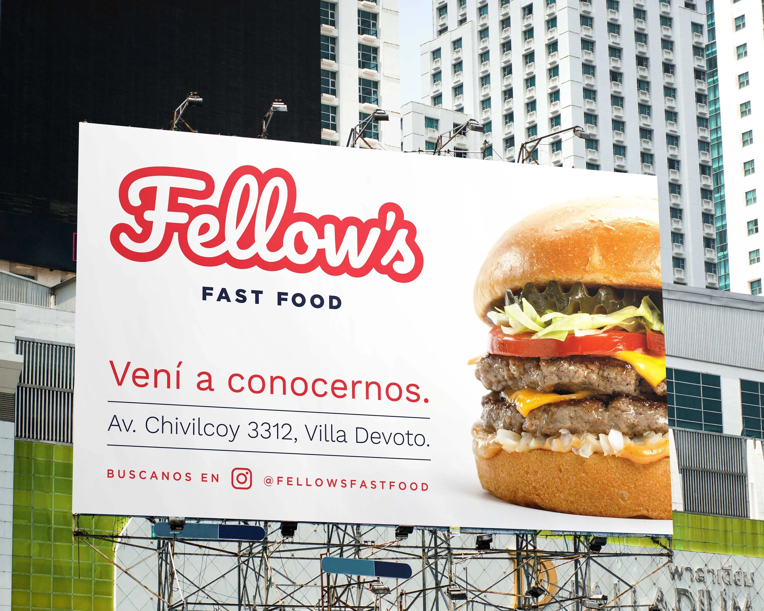Cartel publicitario de comida rápida llamado 'Fellow's' con una imagen grande de una hamburguesa con carne, queso, lechuga, tomate y pepinillos. Incluye dirección y perfil de Instagram.