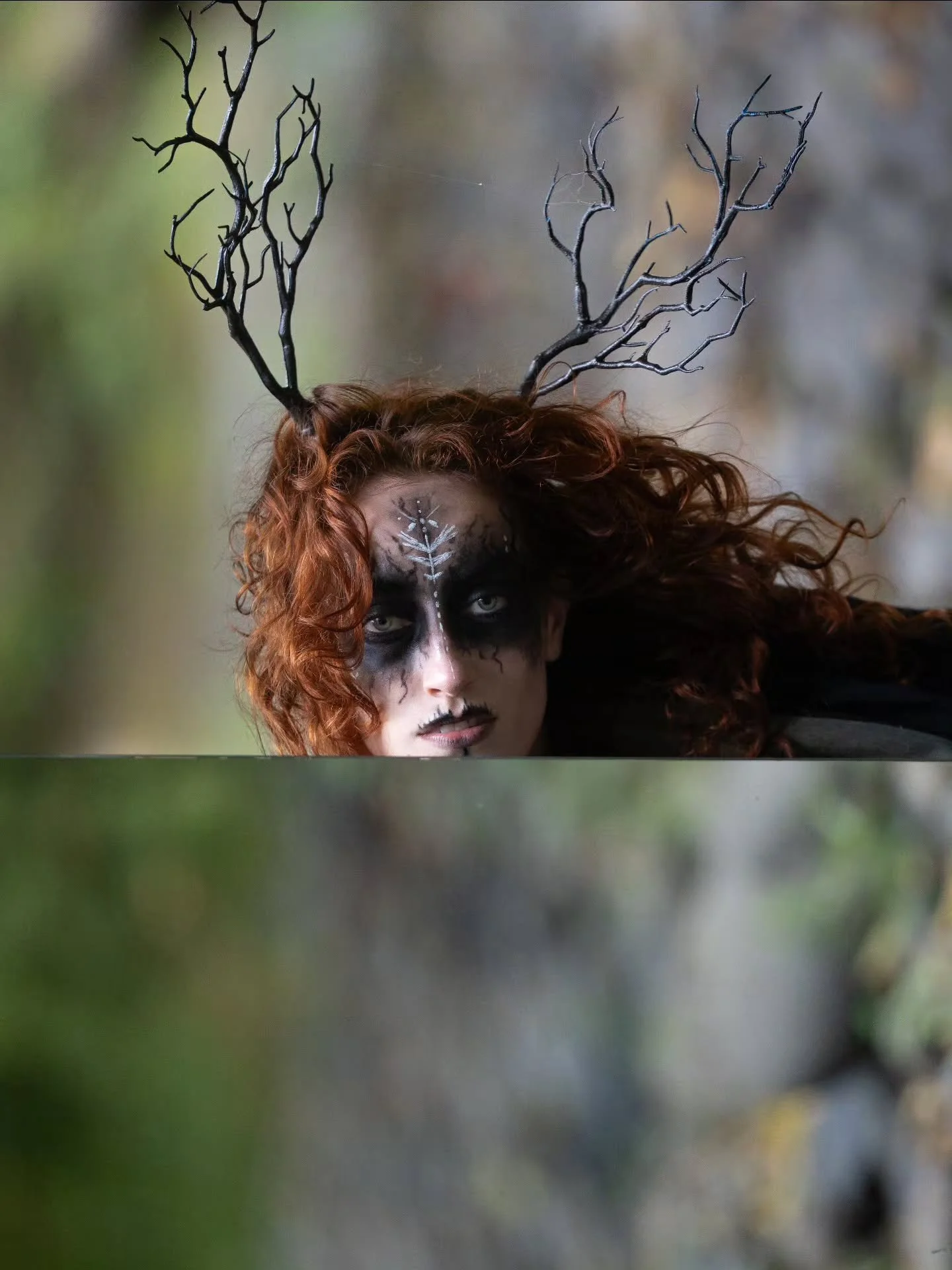 Beyond the reflection 
.
.
Photos @luck777 
Edits @amediums 
Makeup @amediums 
.
#celticart #celticwitch #vikingstyle #witchcore #redheads