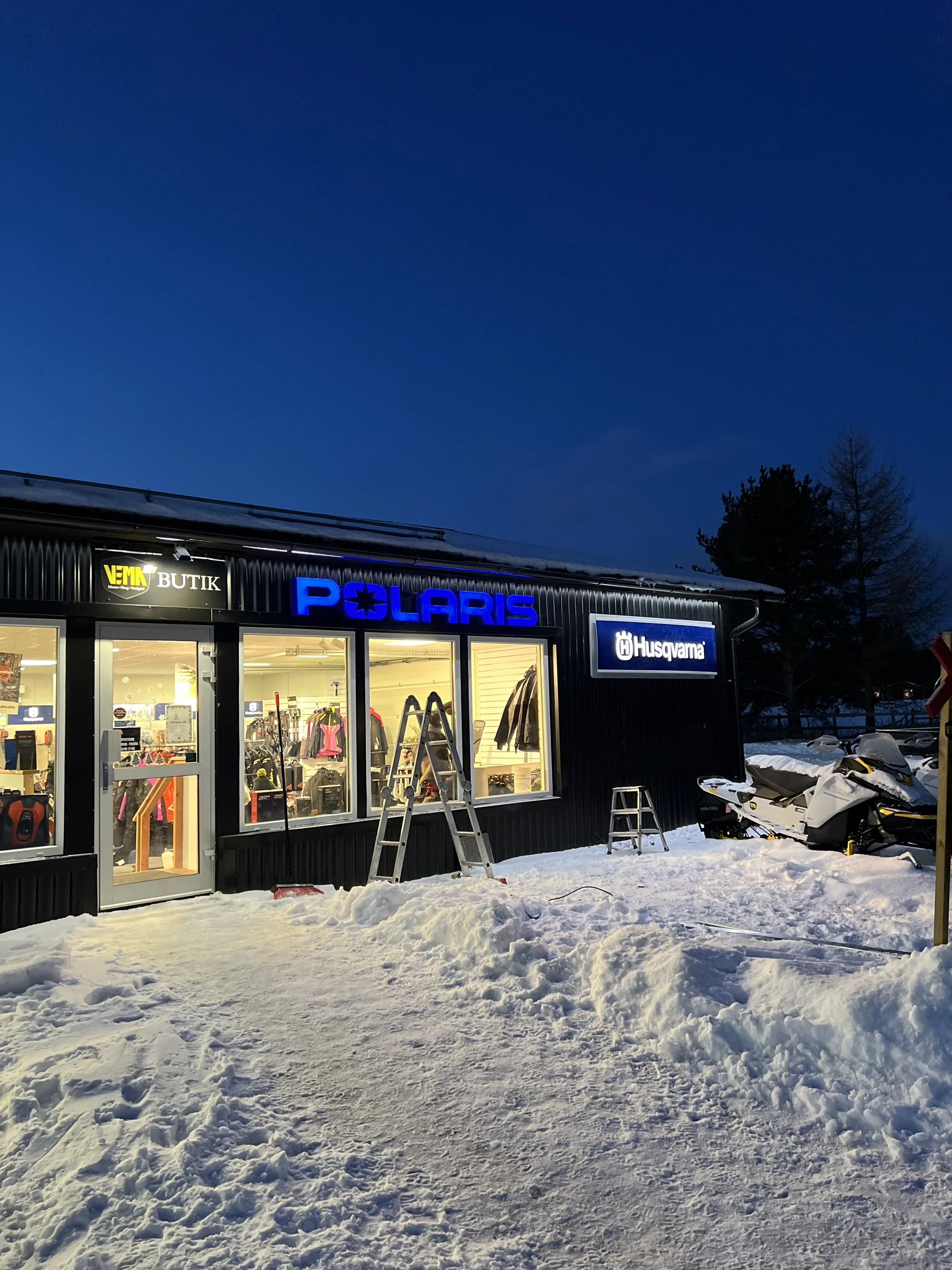 LED LIGHT INSTALLATION OUTSIDE OF BUILDING