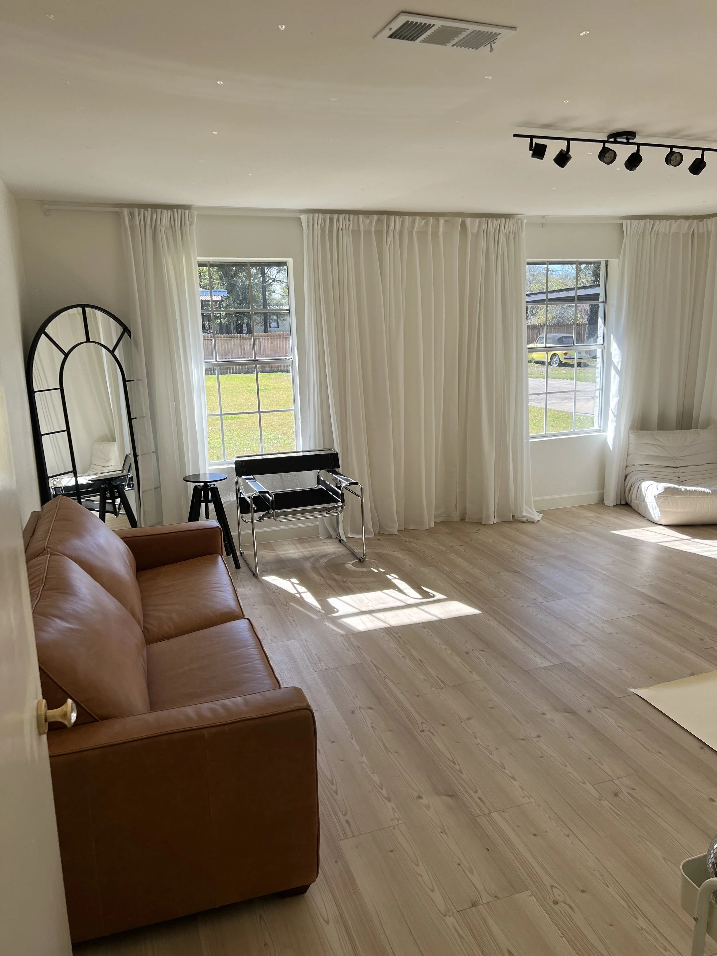 CURTAIN INSTALLATION 