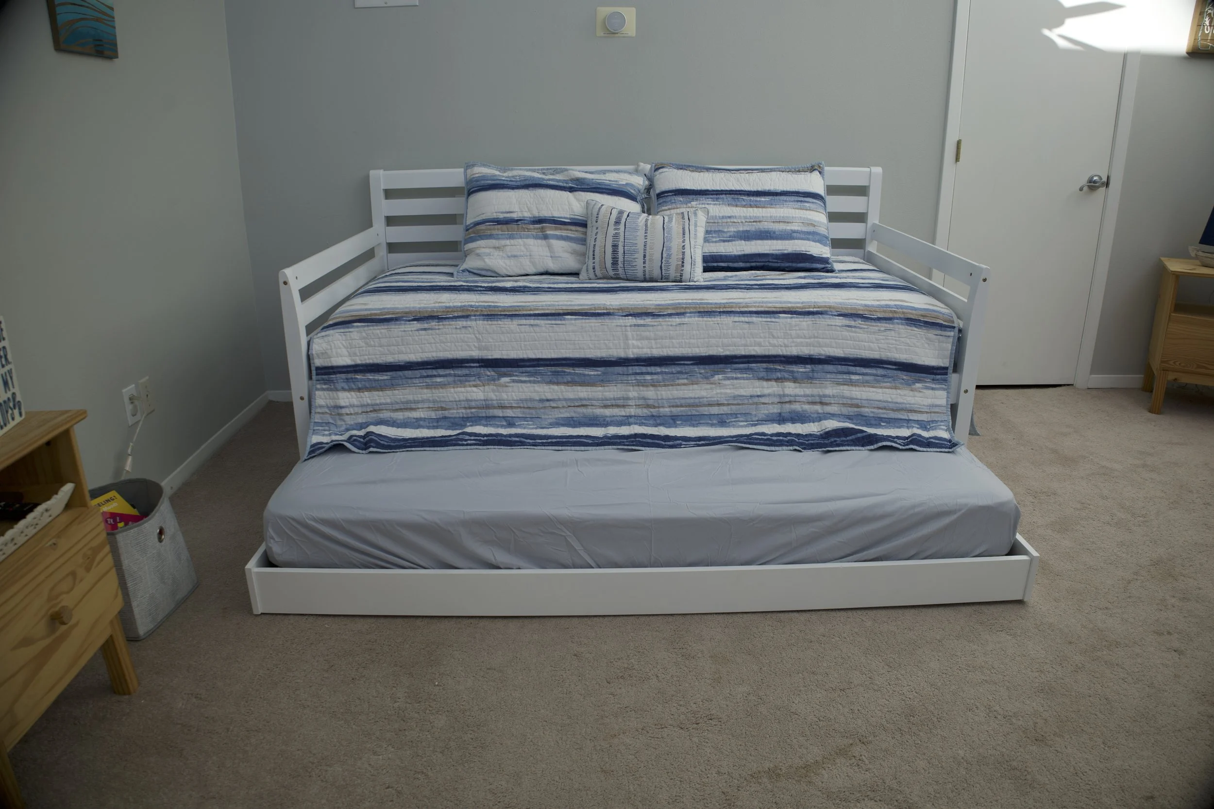 DAYBED WITH TRUNDLE ASSEMBLED BY SCANDIC SOLUTIONS 