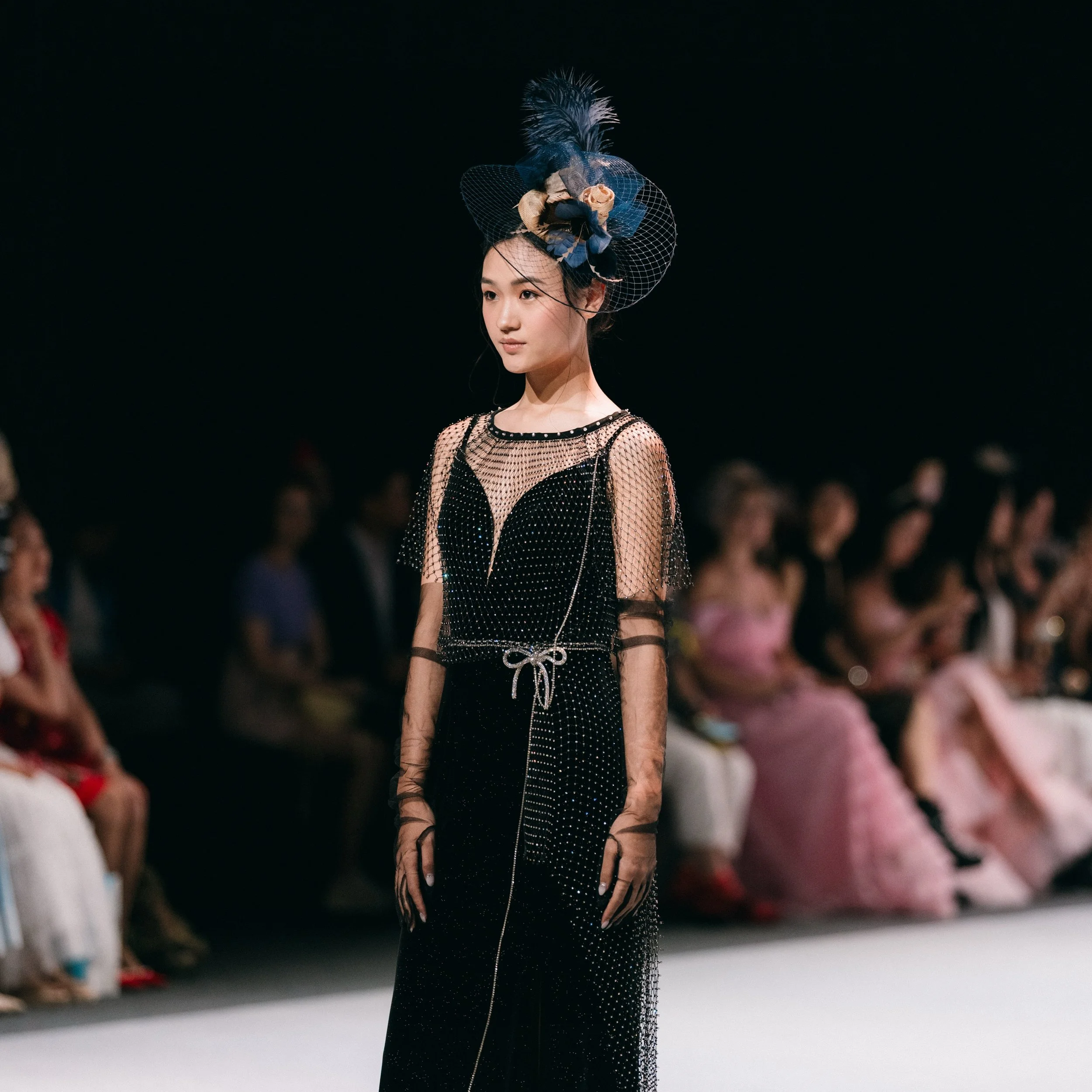 &ldquo;Cathy Navy Beige&rdquo; headpiece with this dress with diamant&eacute; net top from @beautyherahk was absolutely stunning. 

#bespokemillinery #hkmilliner #centrestagehk #millinery