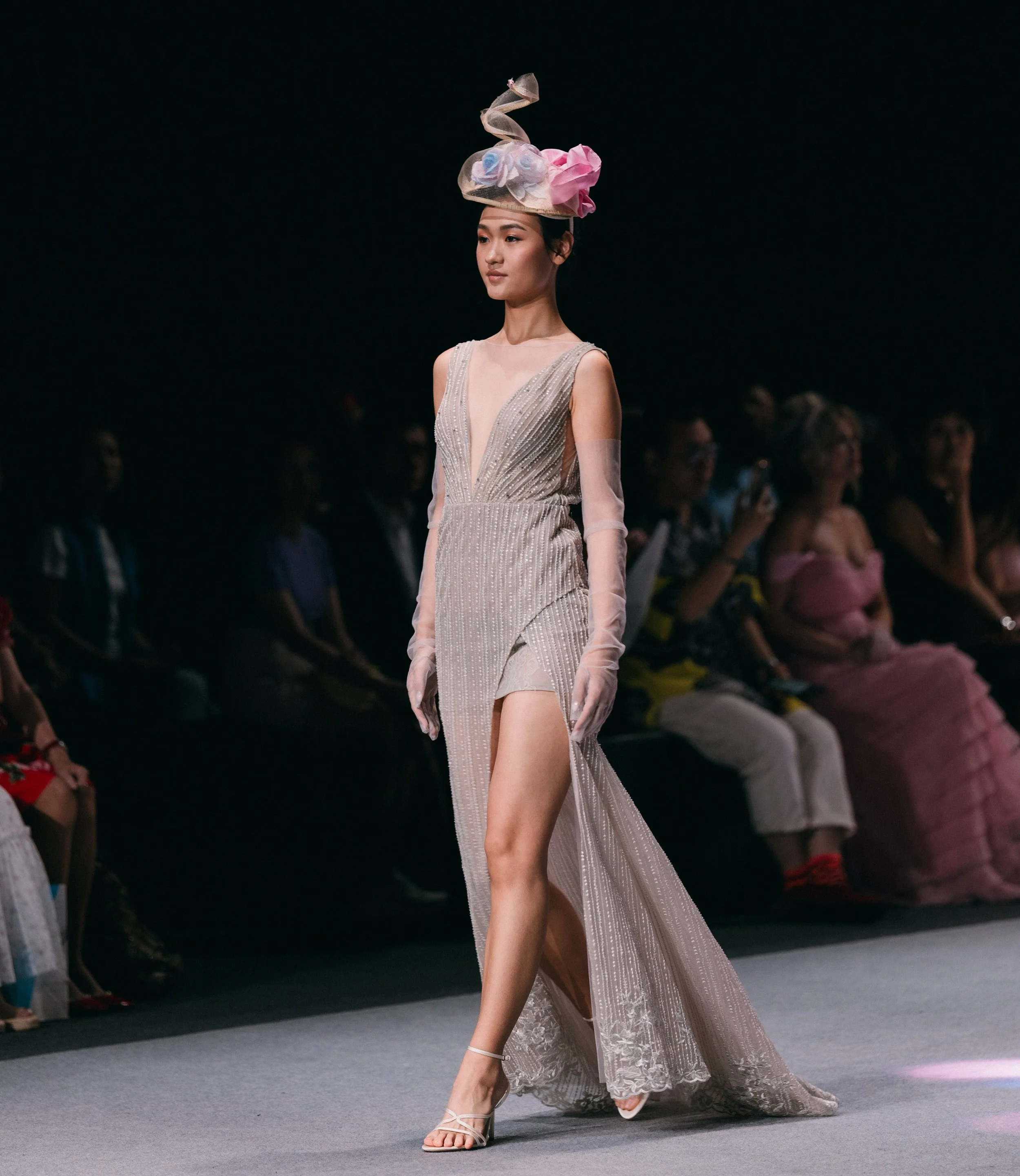 &ldquo;Dance Beige&rdquo; in Centrestage 2025 ❤️ 
Dress provided by @beautyherahk 

#bespokemillinery #milinery #hkmilliner #hat #headpiece