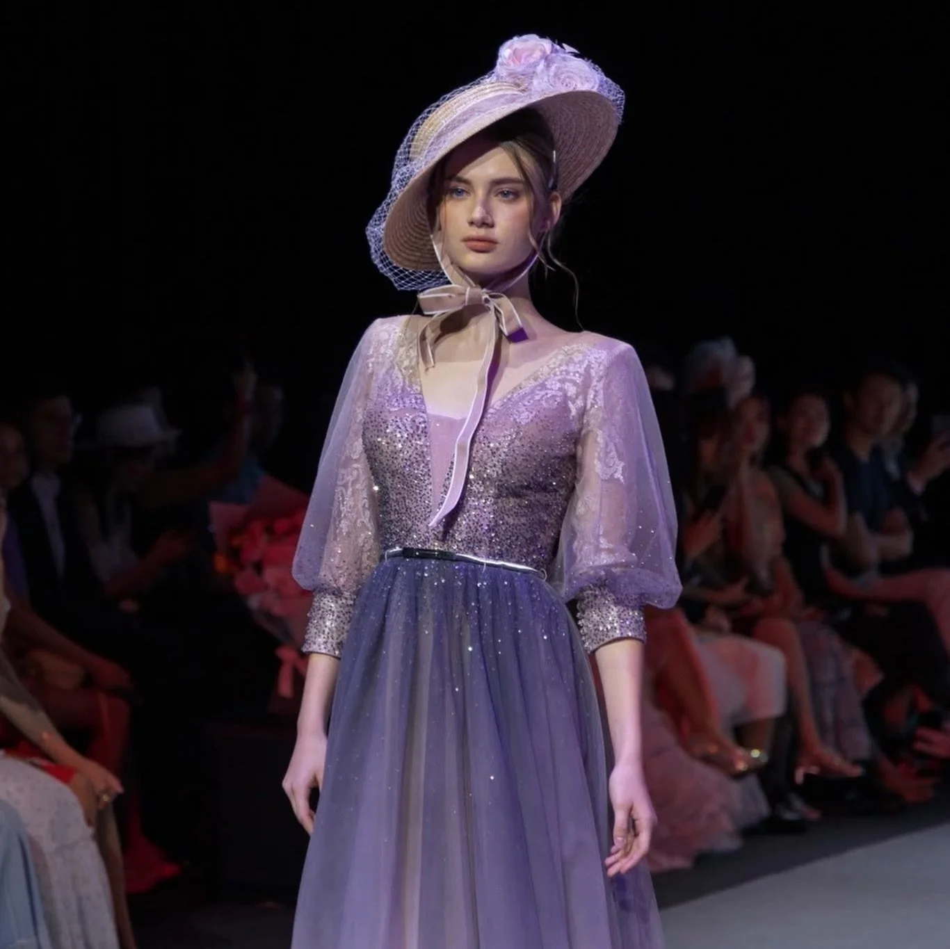 Straw hat is always classy ✨👒 
&ldquo;Marie Pink&rdquo; on model at #centrestagehk 2025

#strawhat #millinery #bespoke #hkmilliner