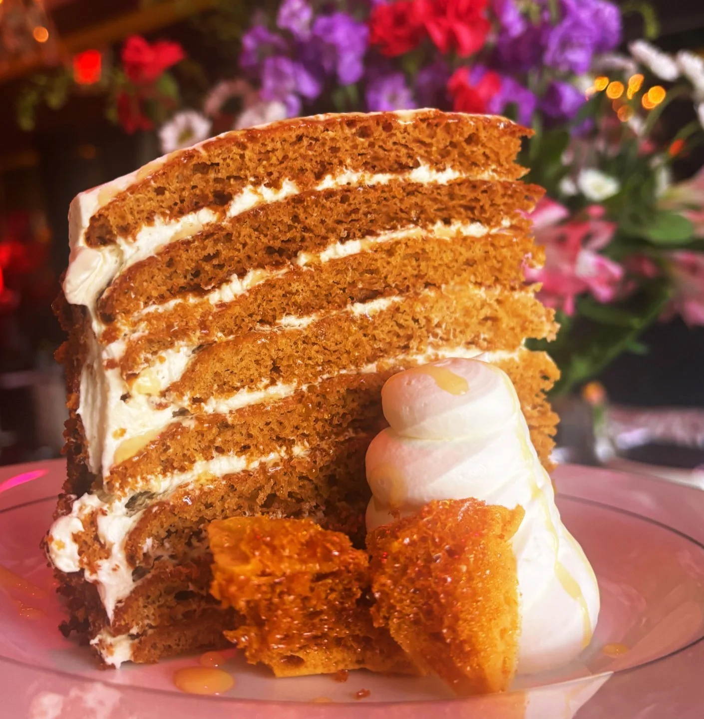 Manifesting warmer weather with this incredible Honey Cake 🐝 mascarpone whipped cream + house-made honeycomb candy