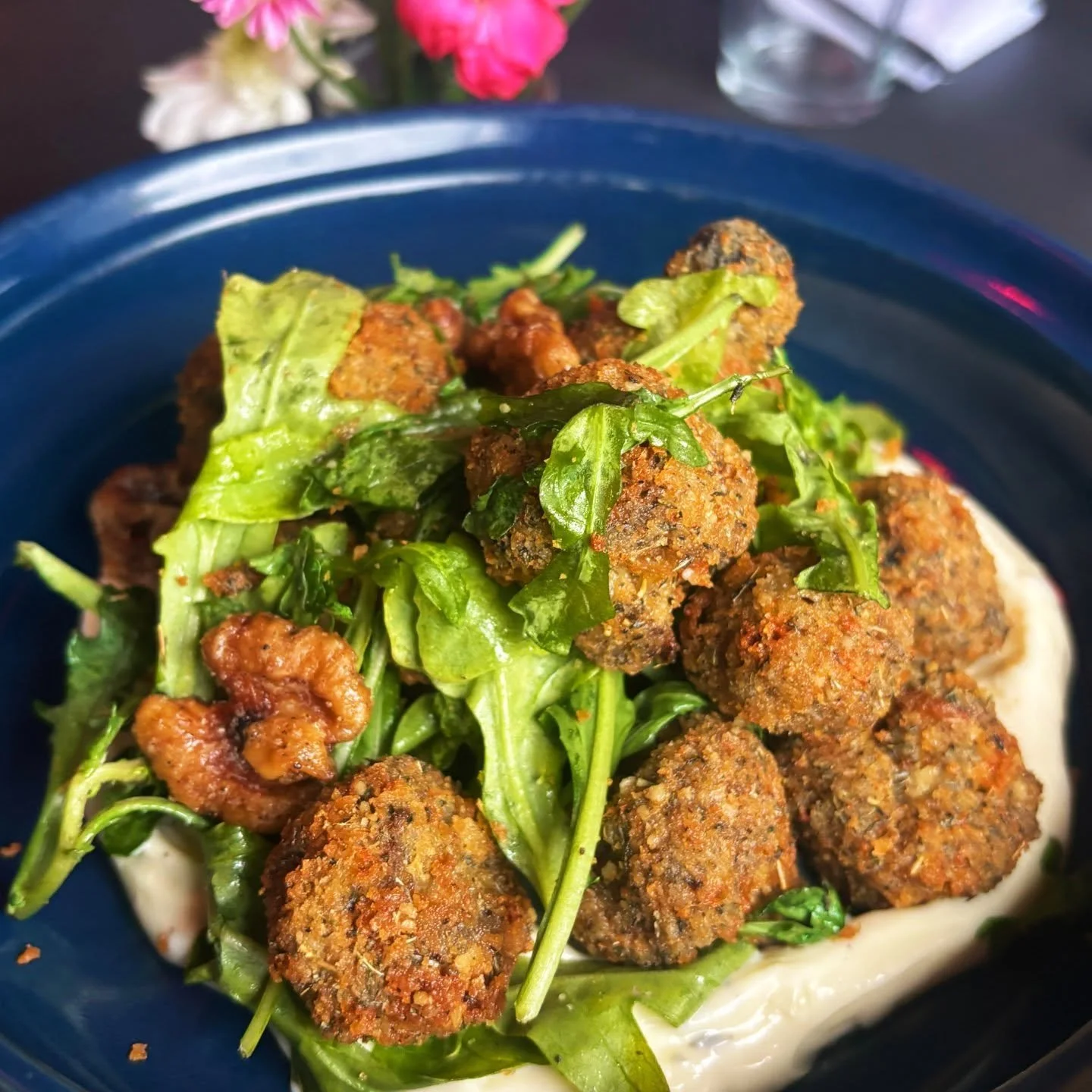 Buttermilk Fried Button Mushrooms with lemon truffle aioli, fresh arugula, and candied walnuts 🌱