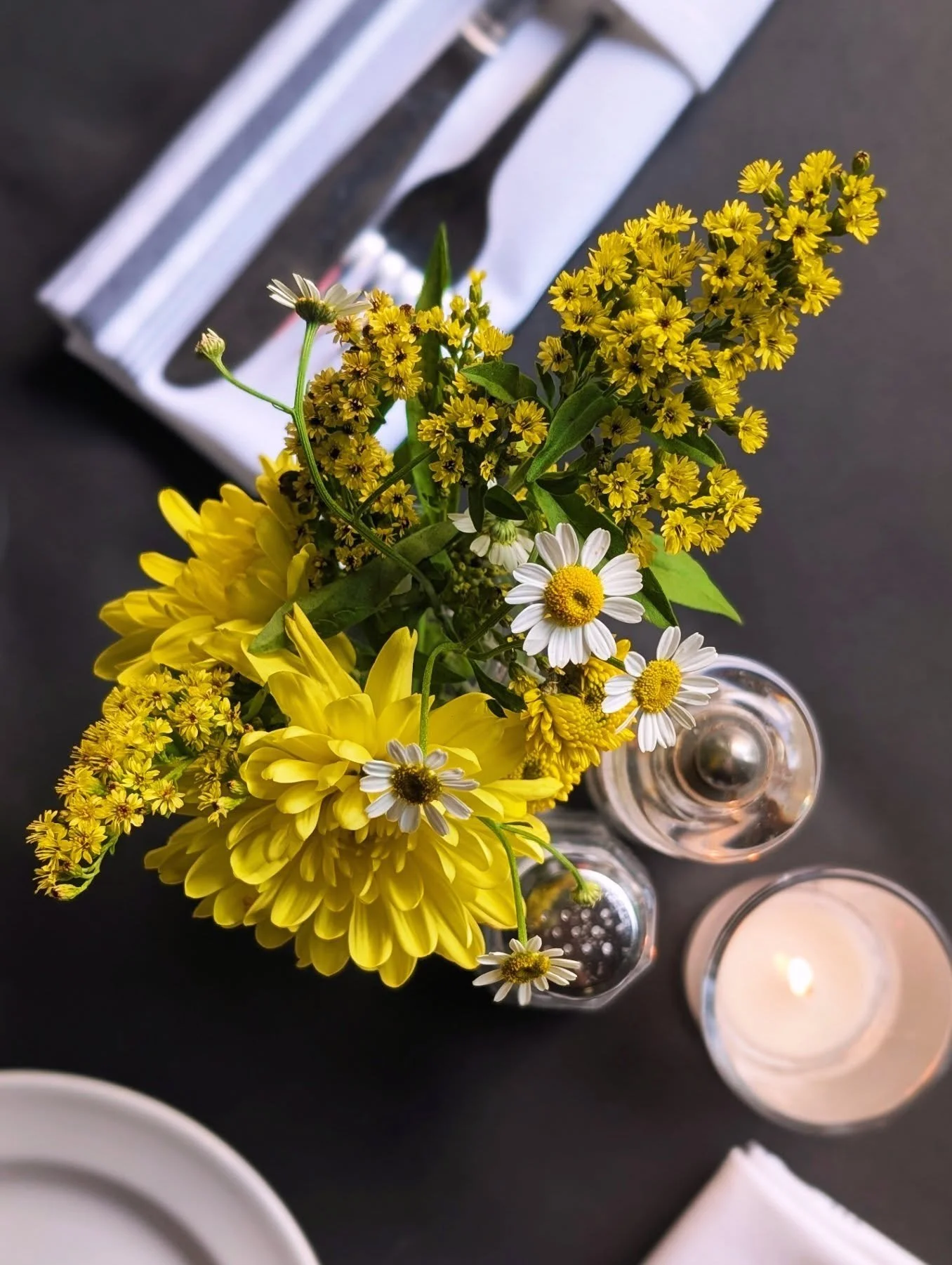 Visit Resy.com to book your table for tonight! (Inside or on the patio! ✨)