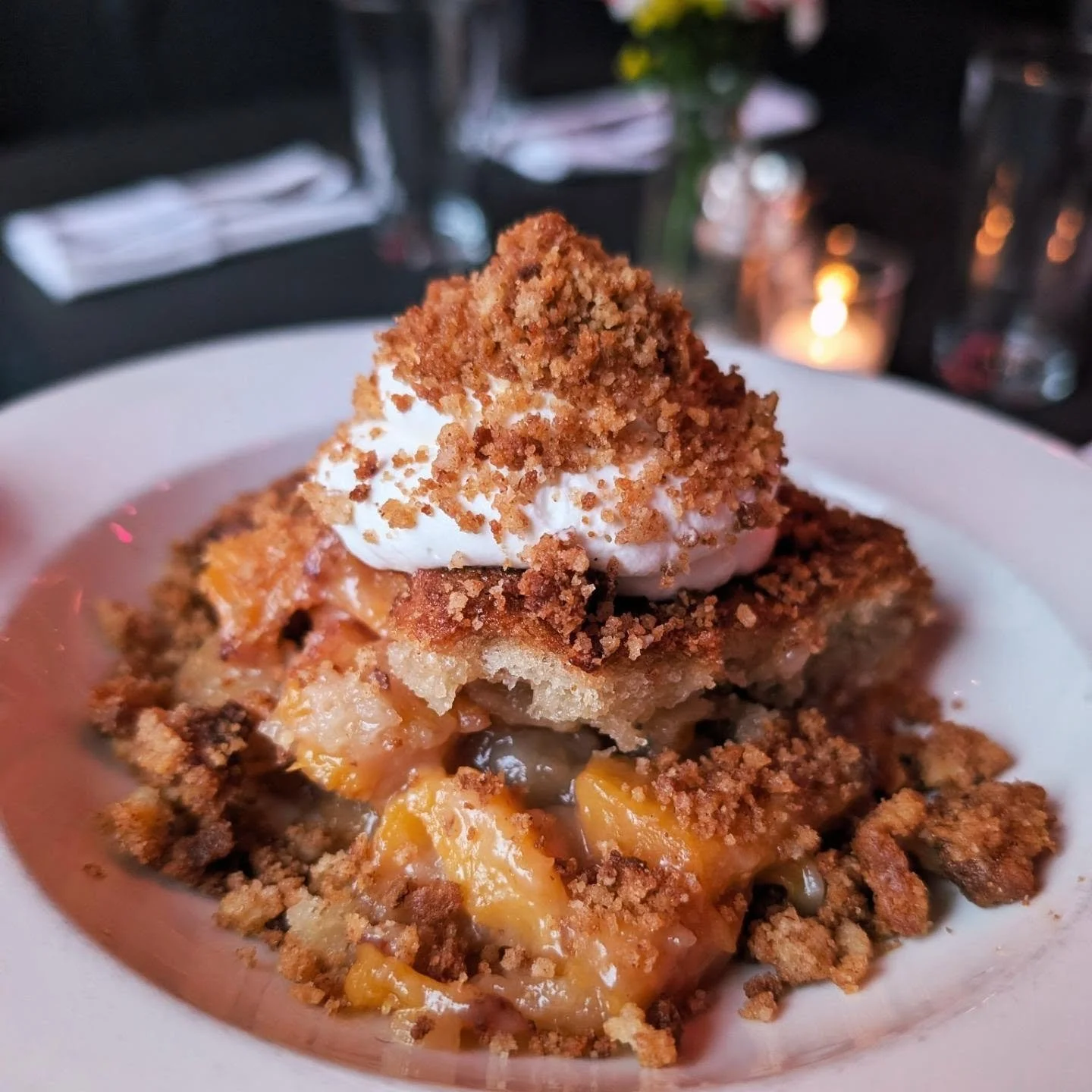 Peach Cobbler to add some sunshine to this gloomy day ☀️