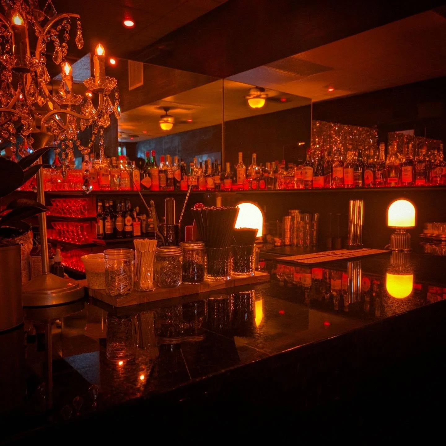 Come grab a seat at The James tonight before dinner at Gigi's! 
@thejamesatgigis