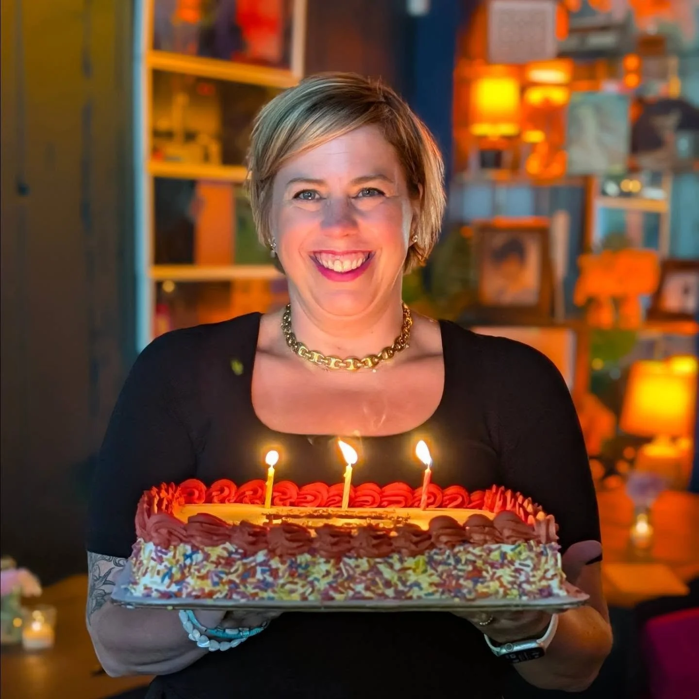 Happy Birthday, Sarah! You bring such positive energy and joy to every shift you work and we love having you on our staff. Gigi's is better because of you! 💓

@sarah_gartman