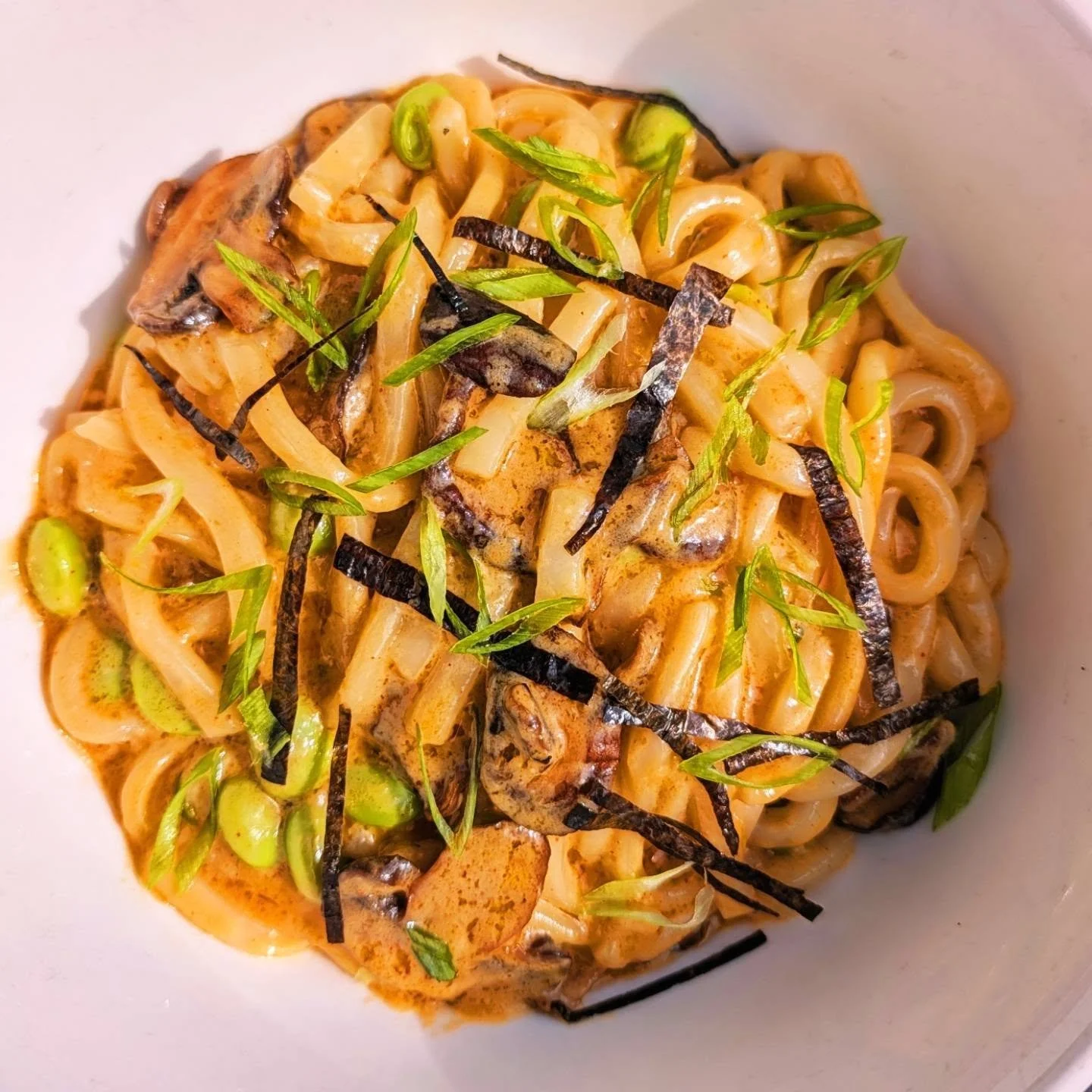 Creamy Gochujang Udon Noodles with gochujang butter, soy marinated mushrooms, edamame, scallion, nori 🌱