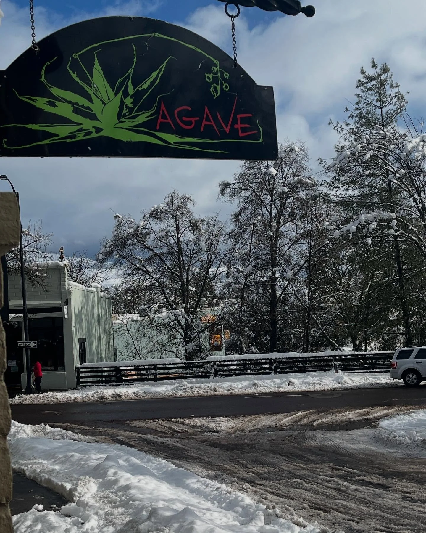 Hello everyone,
Yes we are OPEN today! 
Drive safe and we hope to see you guys 😊