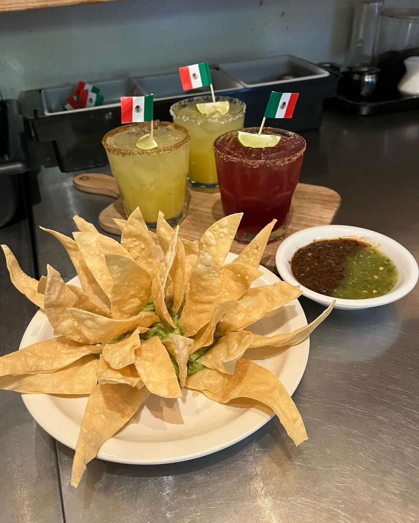 Happy Tuesday! 😃
Treat yourself this week with a delicious dessert and a margarita! 😋🍮🍨🍹