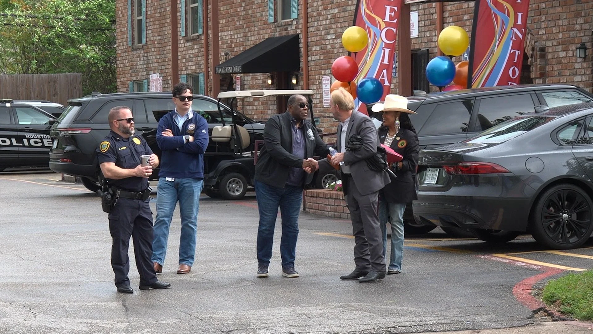 City inspectors, councilman respond to conditions at La Casita apartments