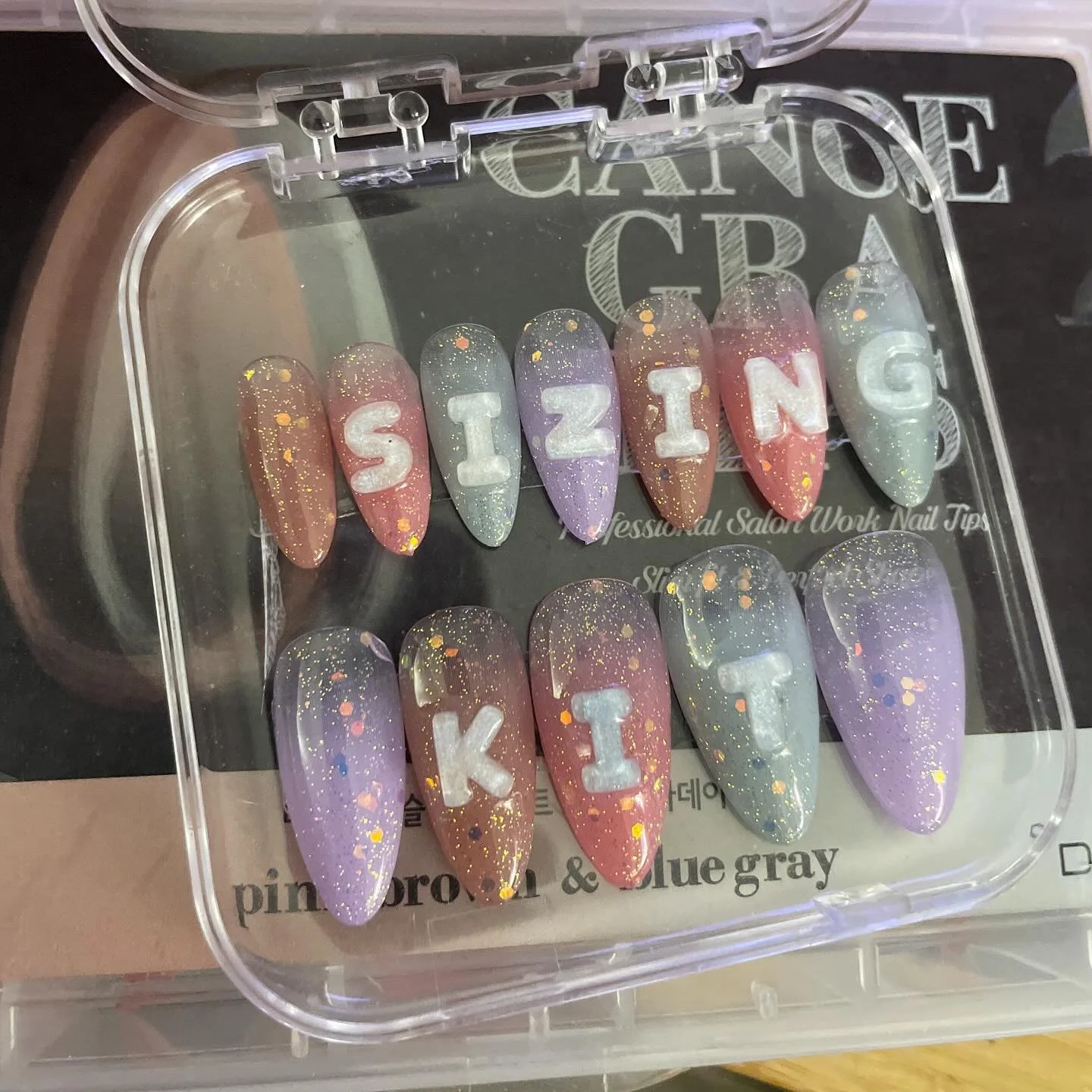 Working on #sizingkits and new logos and a new website and so much to launch in the new year. Also, I don&rsquo;t know why the music #instagram is giving me on this account is so bland v my personal account. It&rsquo;s crazy 

#littletreasurenails