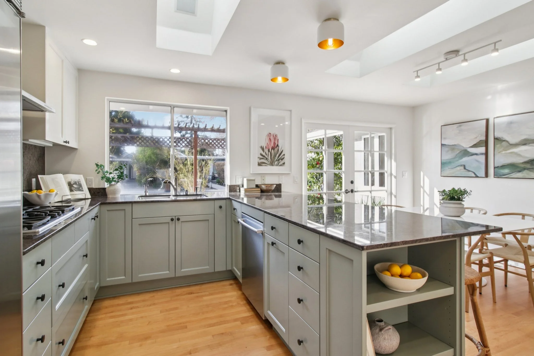 23-web-or-mls-Barron Ave-S0702-023.jpg