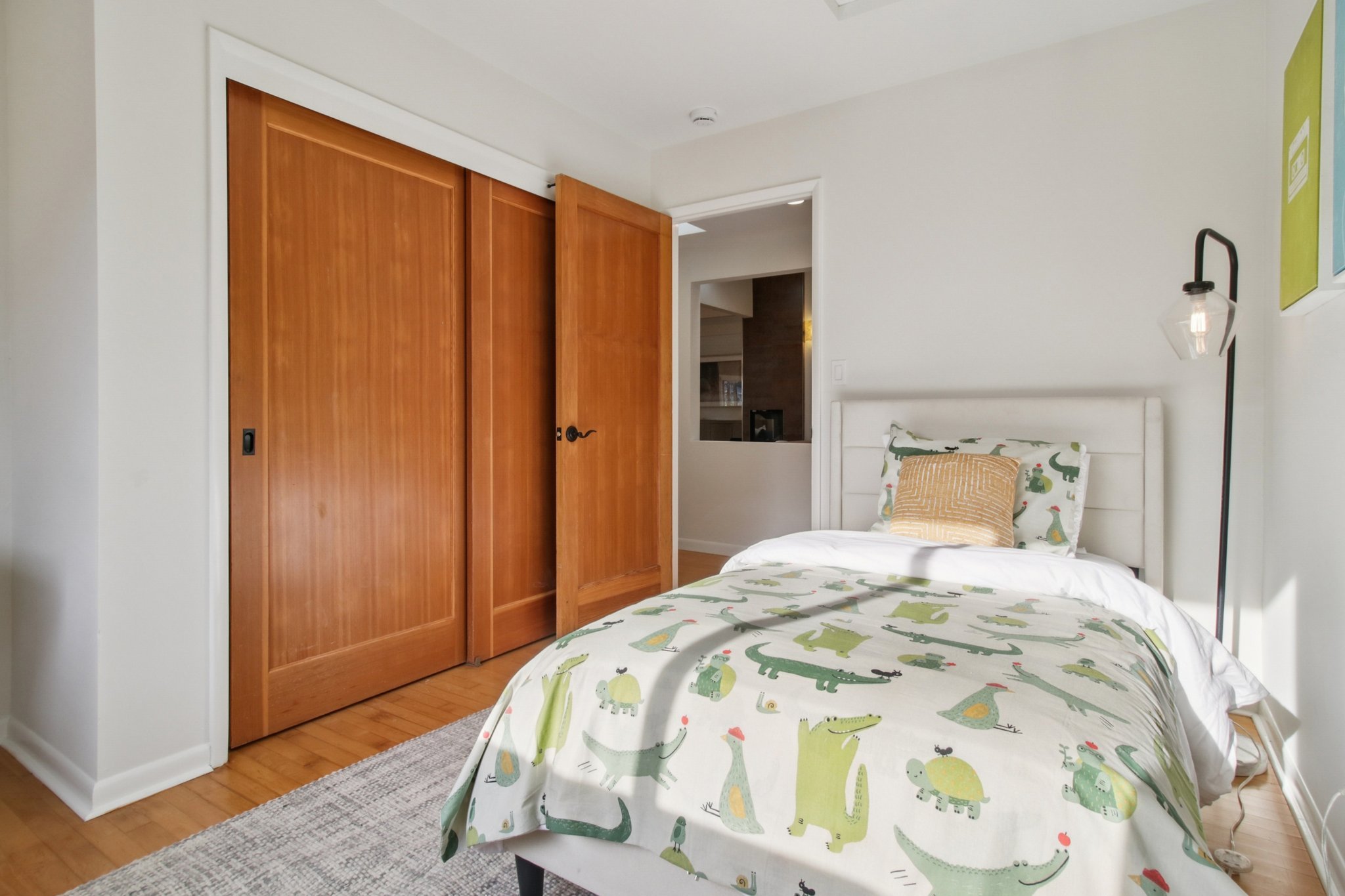 33-web-or-mls-Barron Ave-S0702-033.jpg