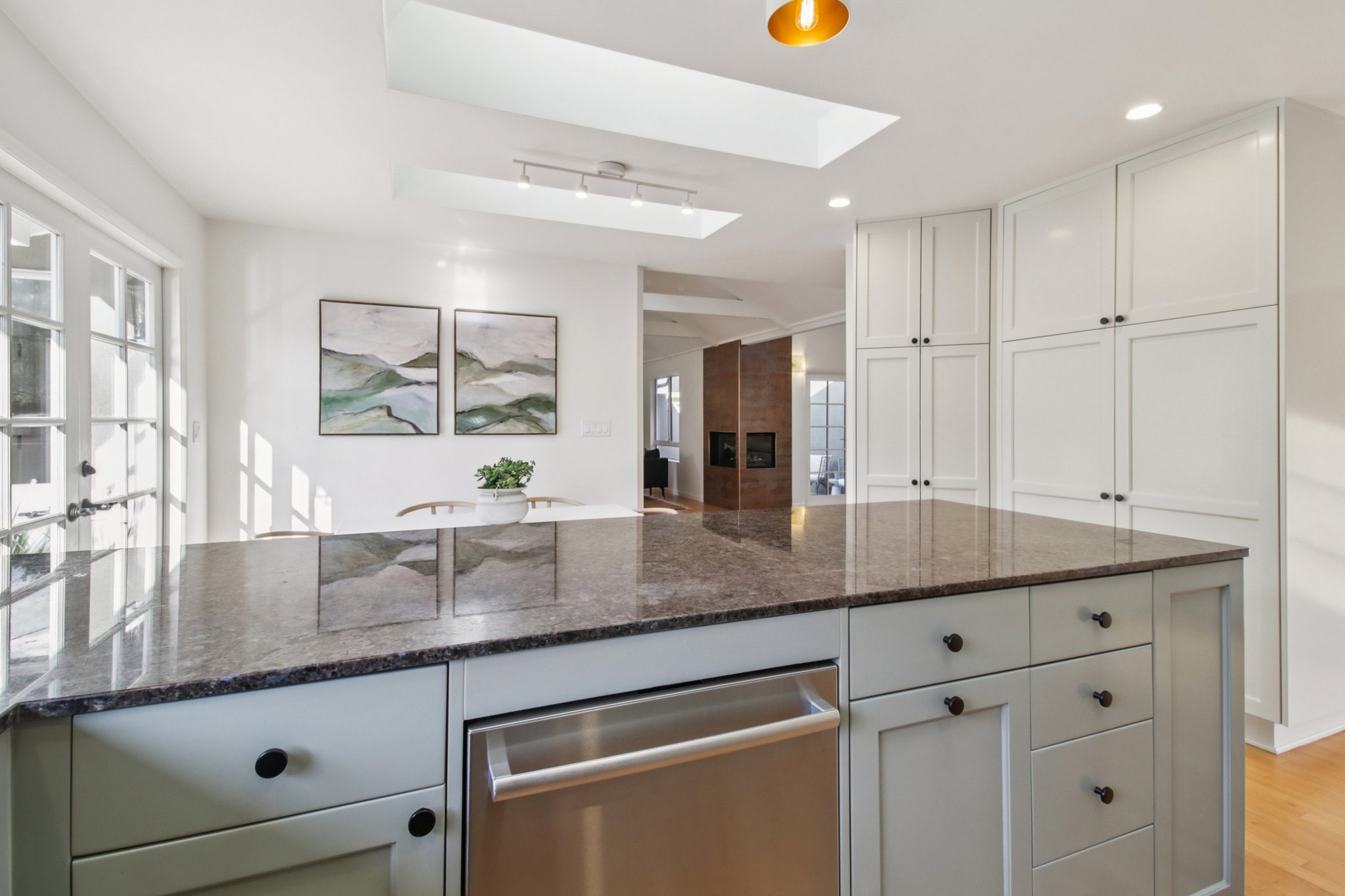 24-web-or-mls-Barron Ave-S0702-024.jpg