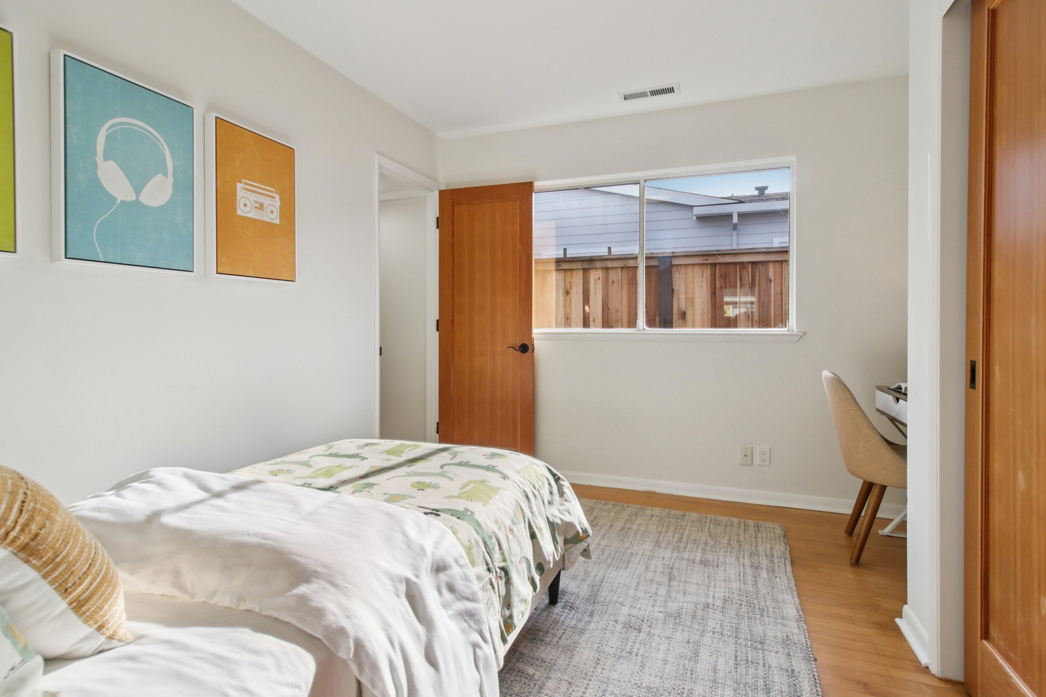 32-web-or-mls-Barron Ave-S0702-032.jpg