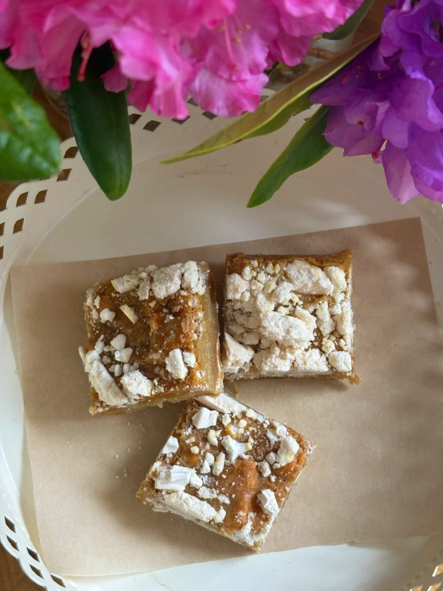 LEMON+MERINGUE+BLONDIE+HATHREN3.jpg