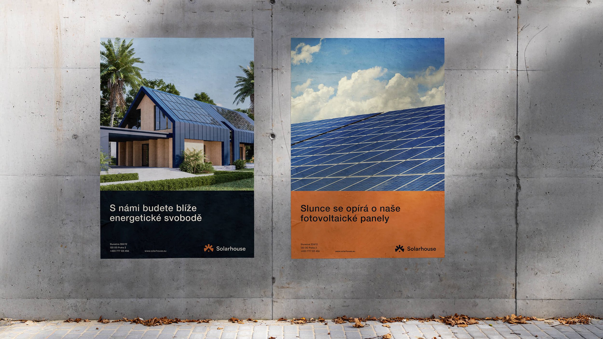 Plakáty značky Solarhouse na betonové zdi.
