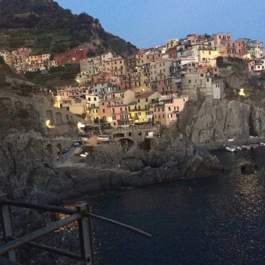Visit Cinque Terre (A Guide to Visiting Manarola, Riomaggiore & Vernazza)
