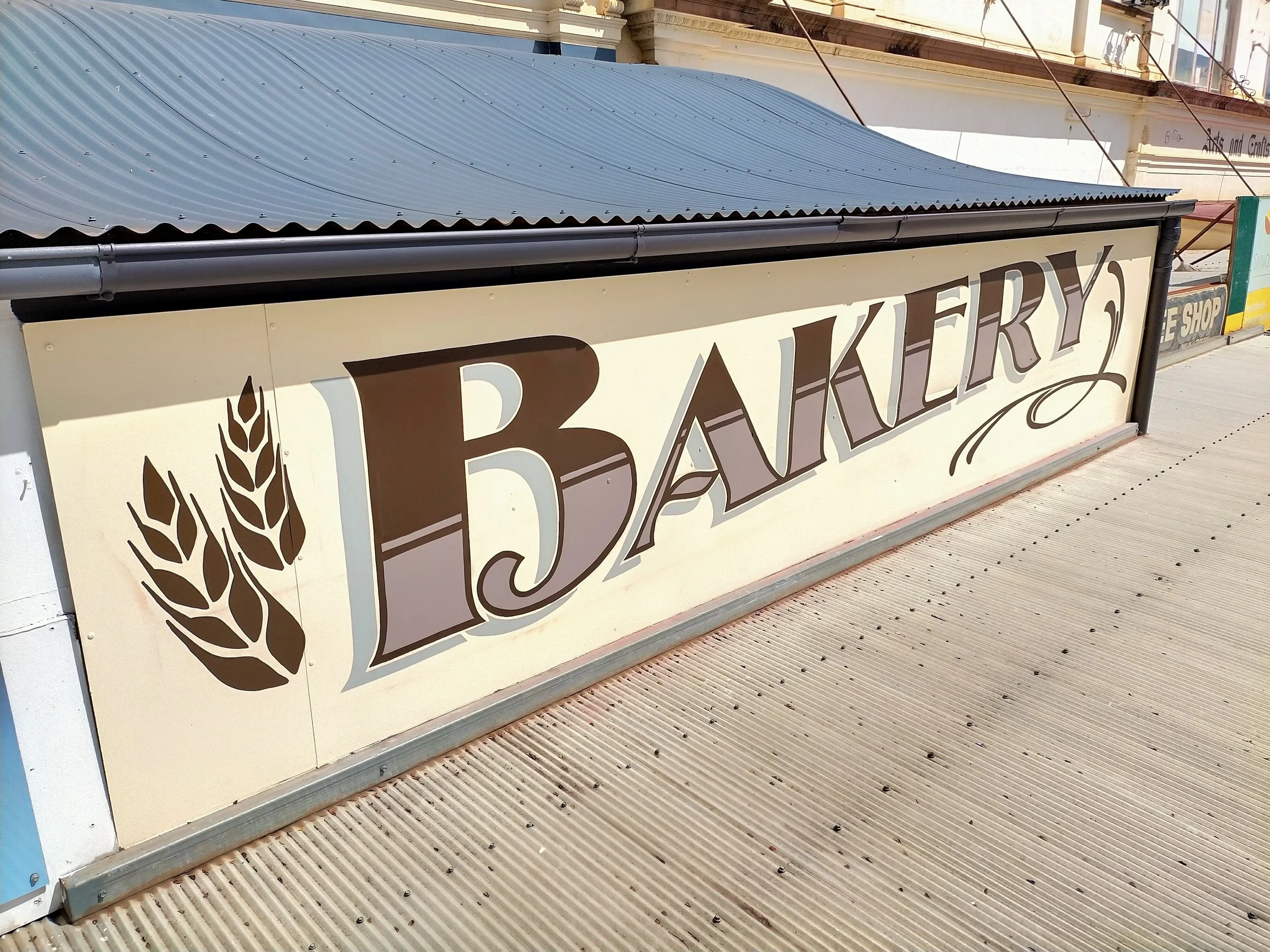HANDPAINTED TRADITIONAL SIGNAGE FASCIA