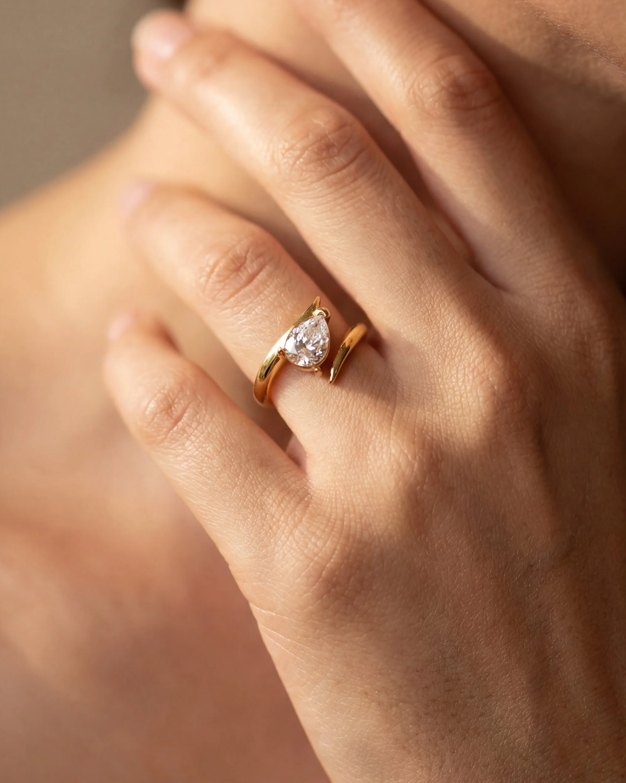 Waterdrop Crossover Ring