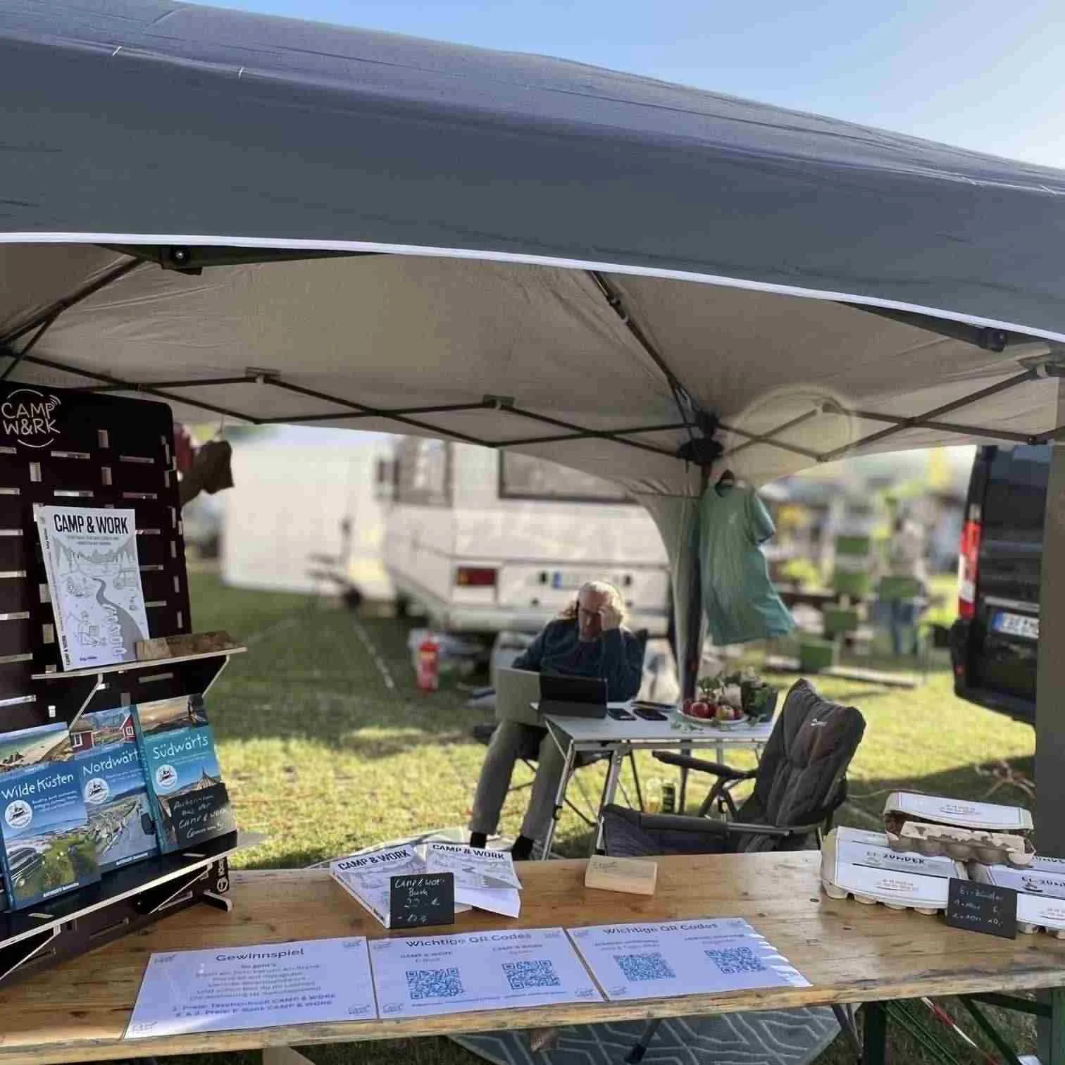 CAMP & WORK Stand 02.jpg