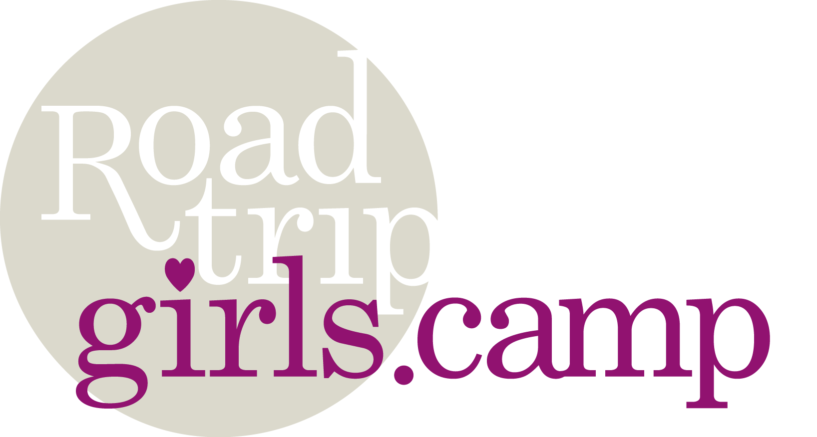Grafisches Logo mit dem Text 'road trip girls.camp' in verschiedenen Farben und Größen, mit einer großen hellgrauen Kreis im Hintergrund.