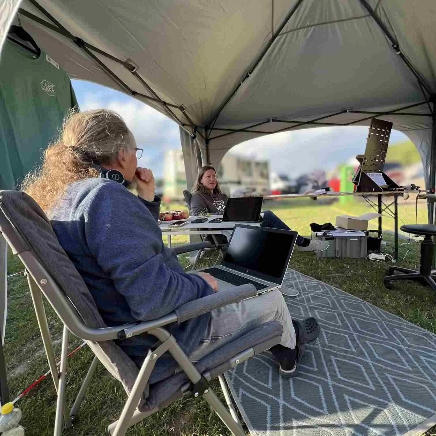 CAMP & WORK Stand 04.jpg