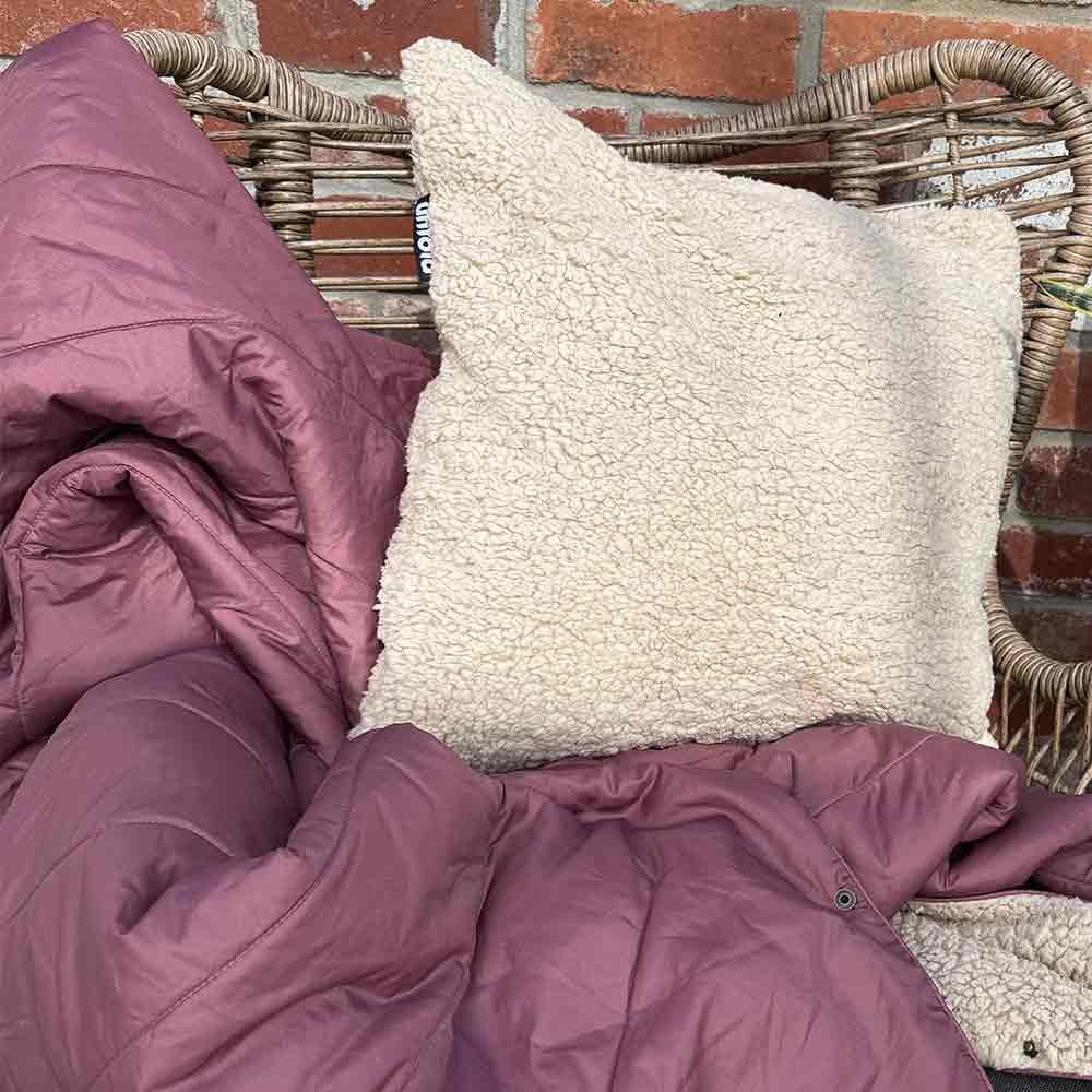 UNFOLD-Kissenbezug-Kuscheldecke-Outdoor-7.jpg