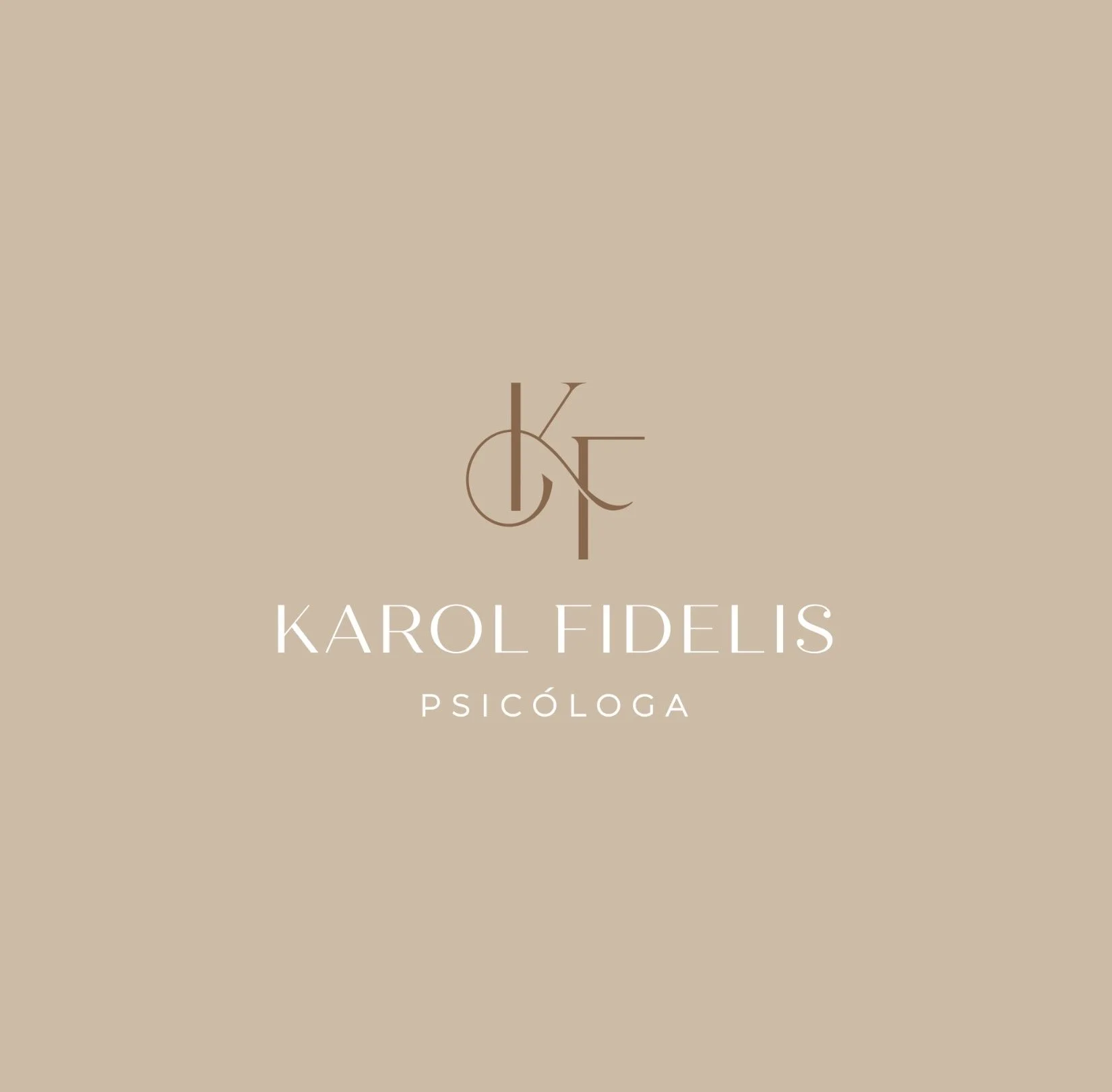 Imagem com fundo bege, logotipo estilizado e o nome "Karol Fidelis Psicóloga" em destaque.
