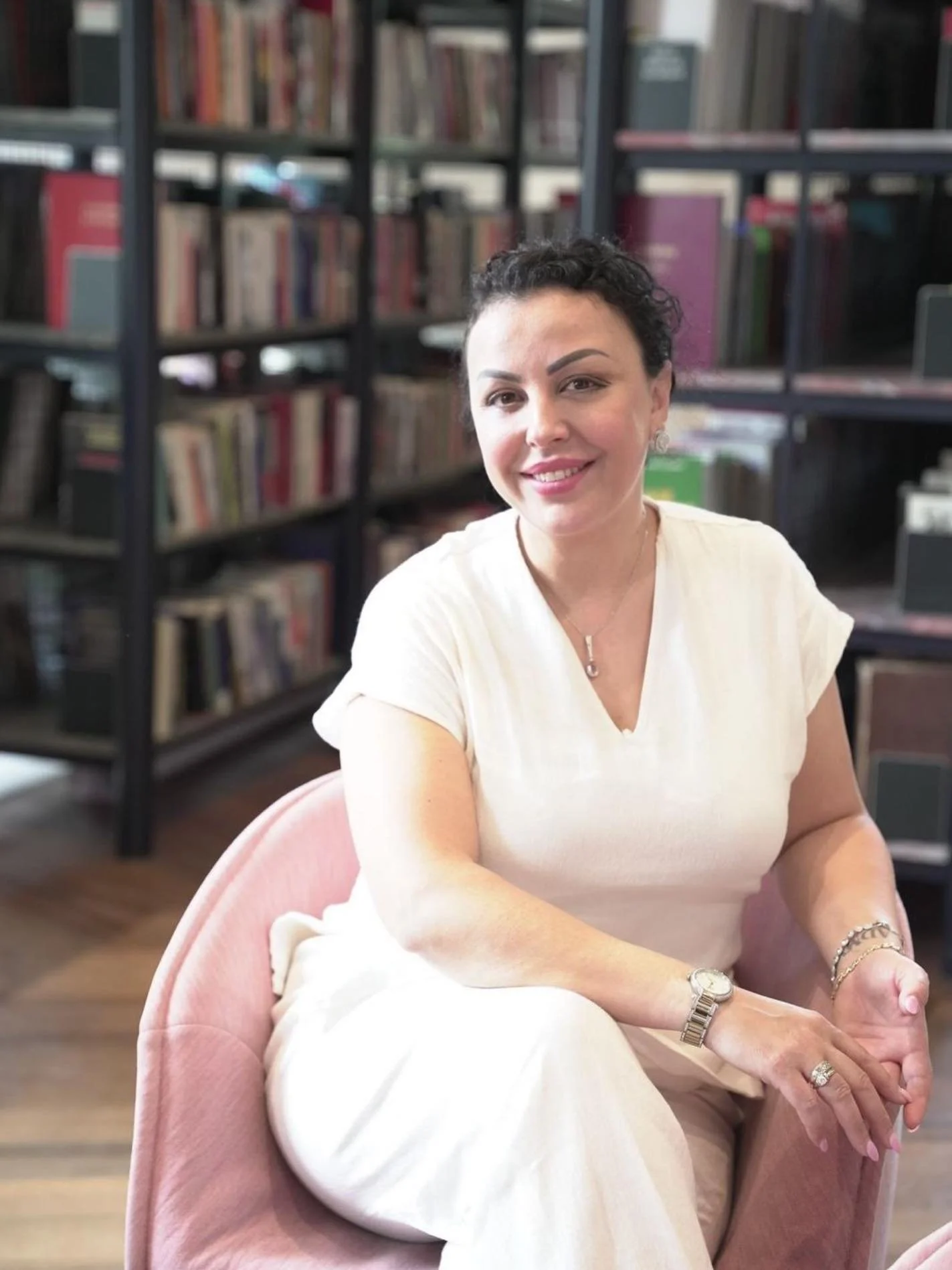 I am Dr. Mirela Hasani, specialized in clinical Allergology-Immunology and also with experience in health system management and certified as a leader. I am here to consult, assist and train you in both the health and professional fields. Write to me 