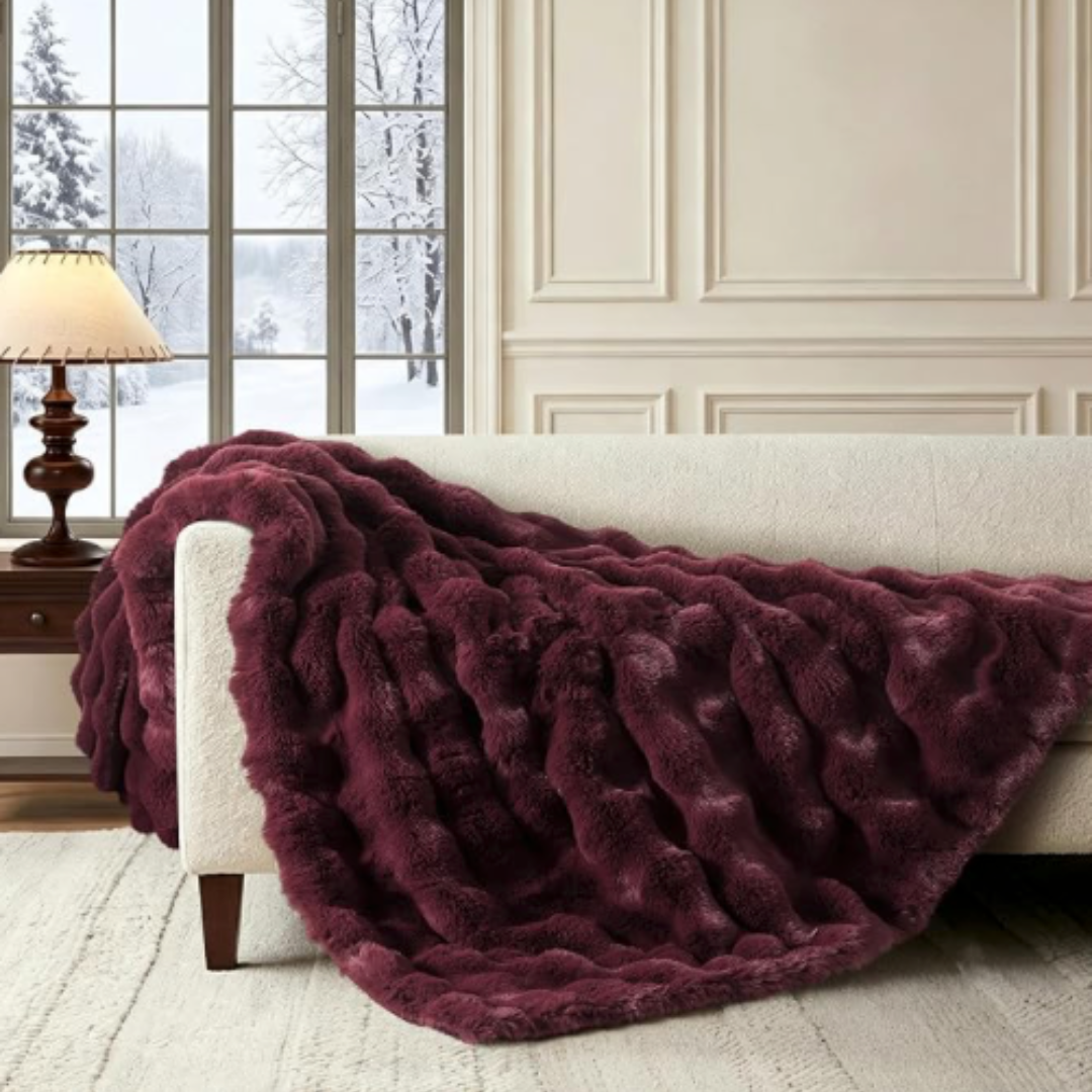 4_Burgundy Blue Home Decor_CasaFerrier.png