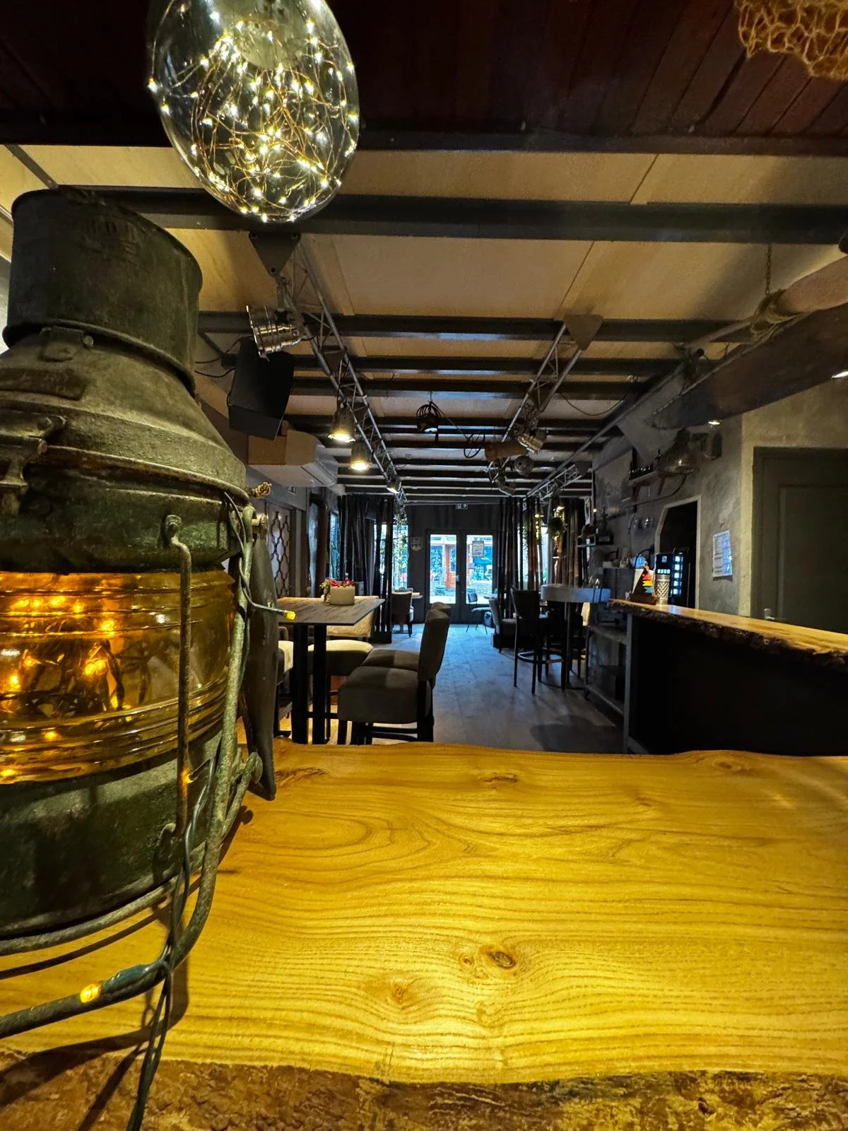 een foto vanaf de bar van onze B&B