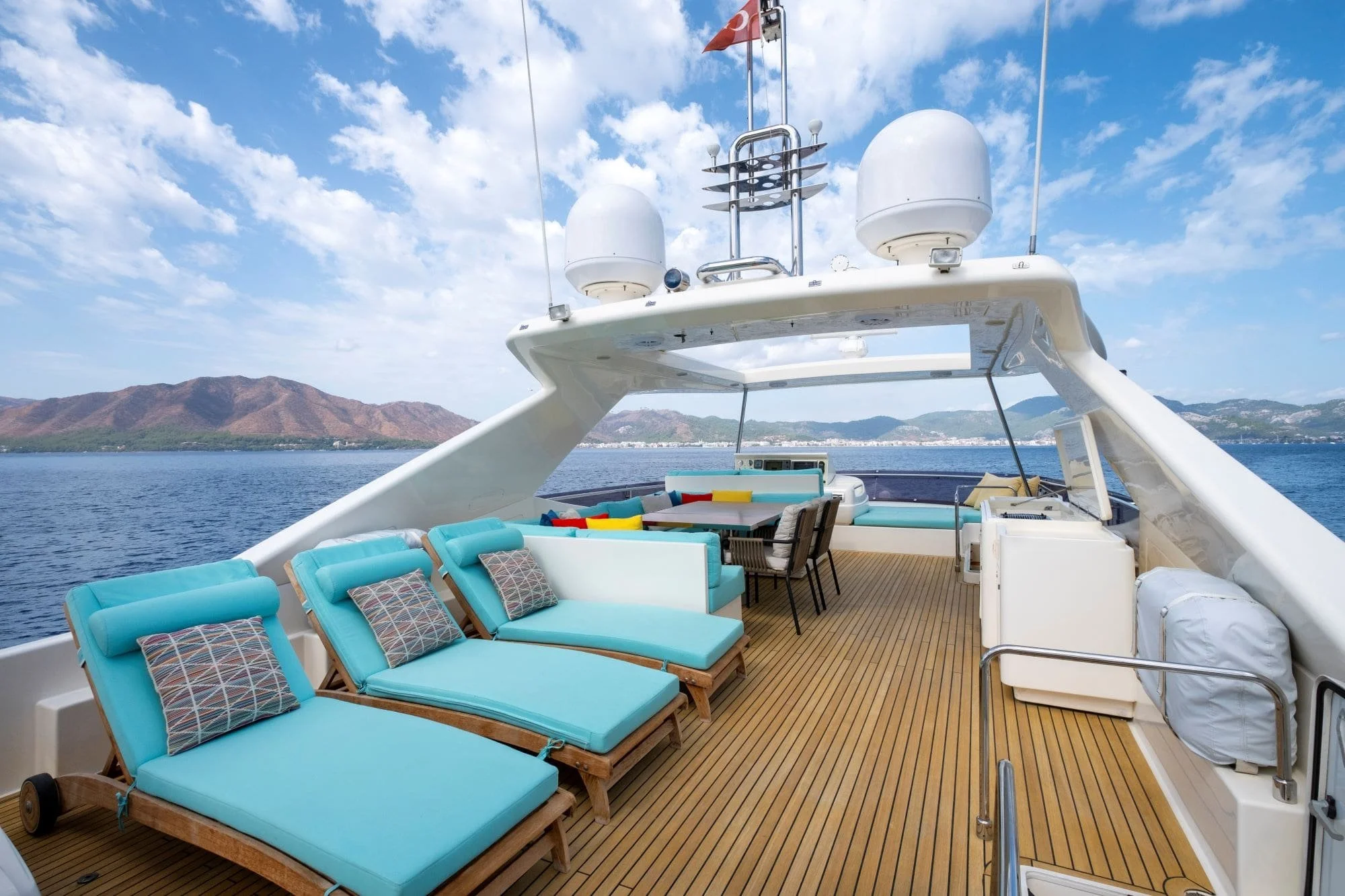 Astarte-Ferretti-motor-yacht-sundeck-valef-yachts (23)-min.jpg