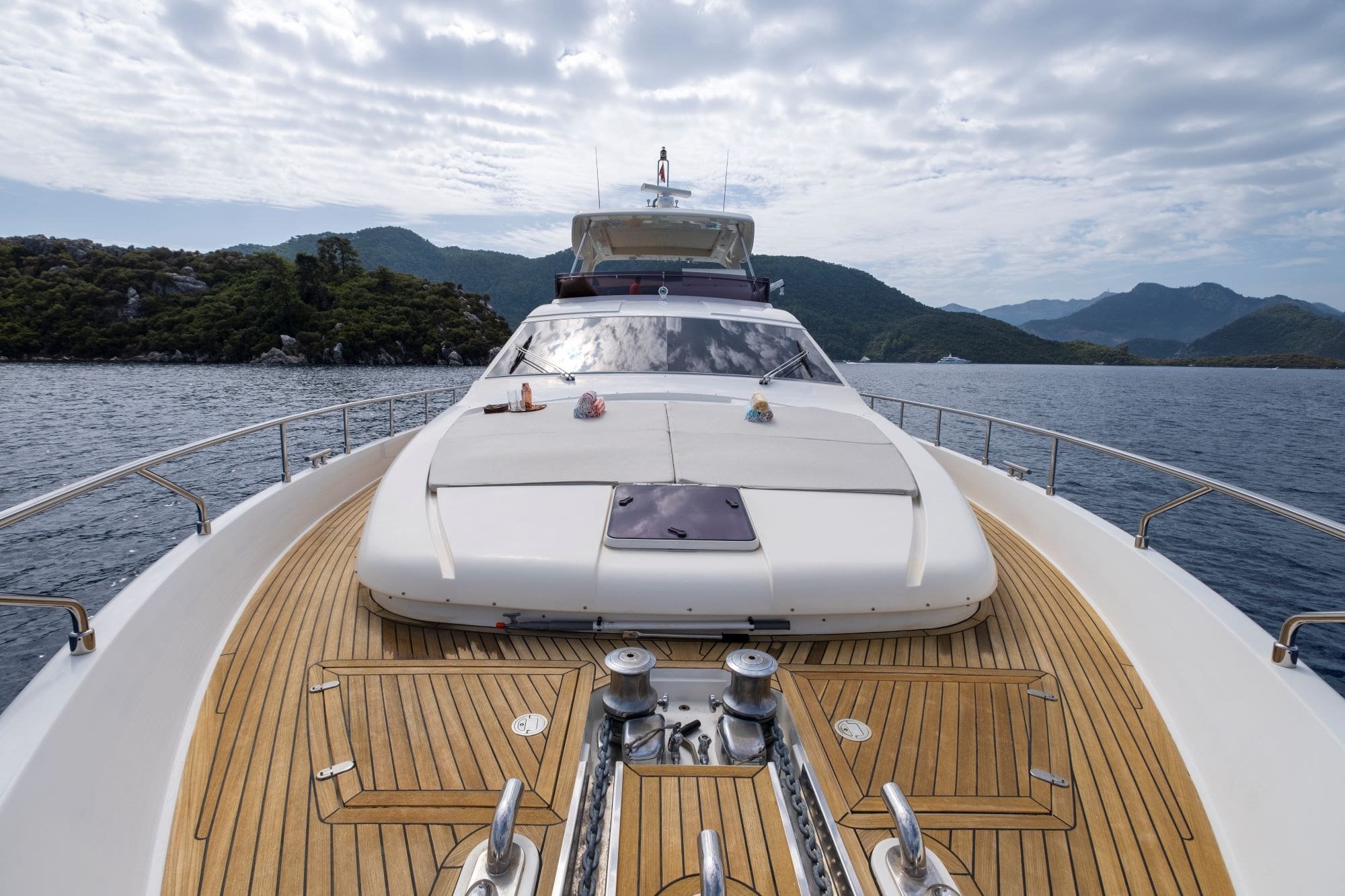 Astarte-Ferretti-motor-yacht-valef-yachts (15)-min.jpg