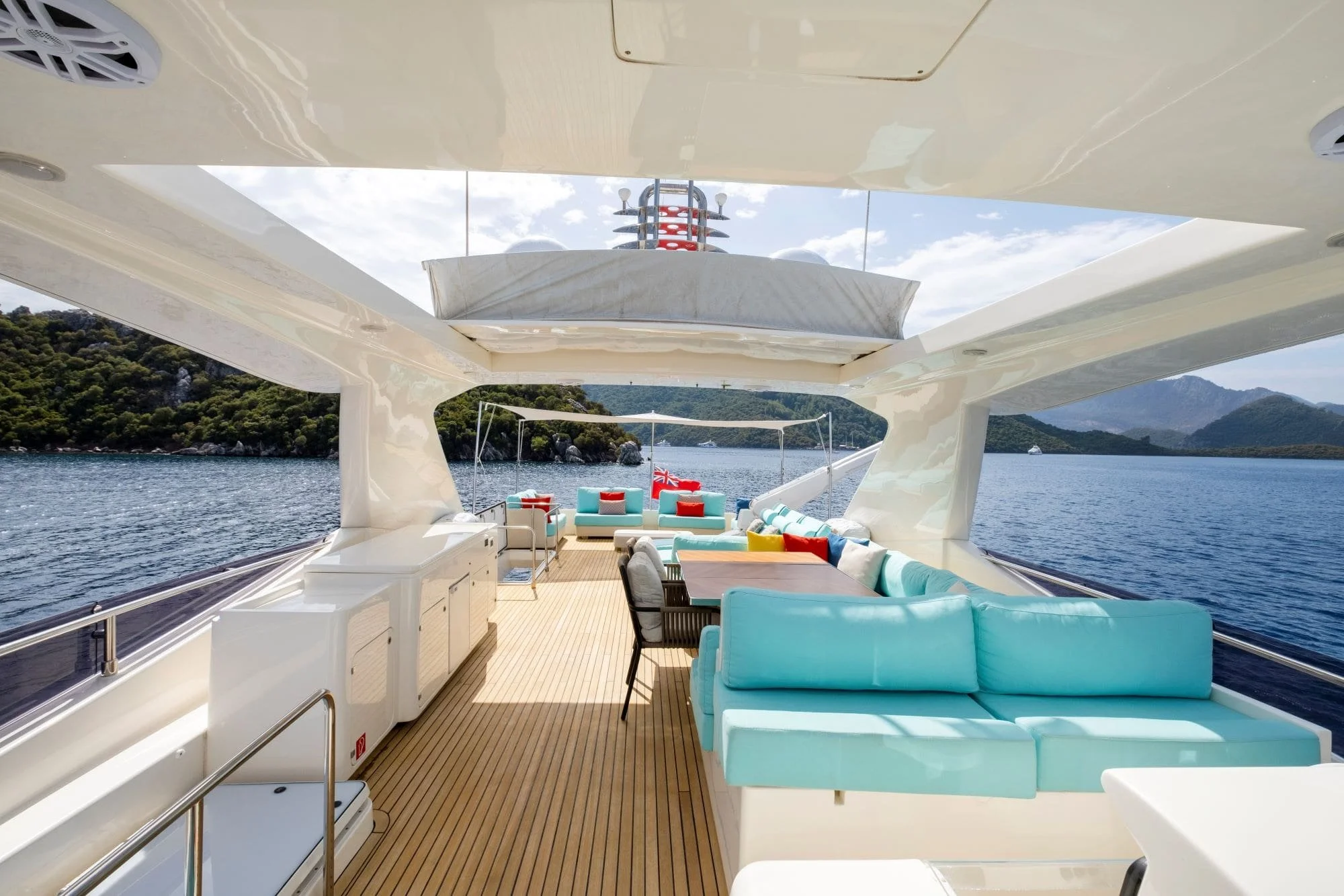 Astarte-Ferretti-motor-yacht-sundeck-valef-yachts (25)-min.jpg