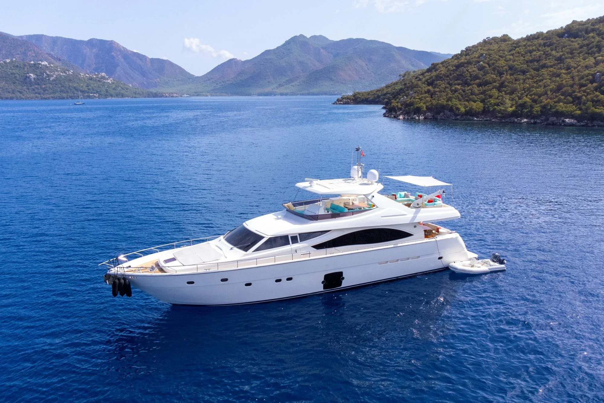 Astarte-Ferretti-motor-yacht-valef-yachts (7)-min.jpg