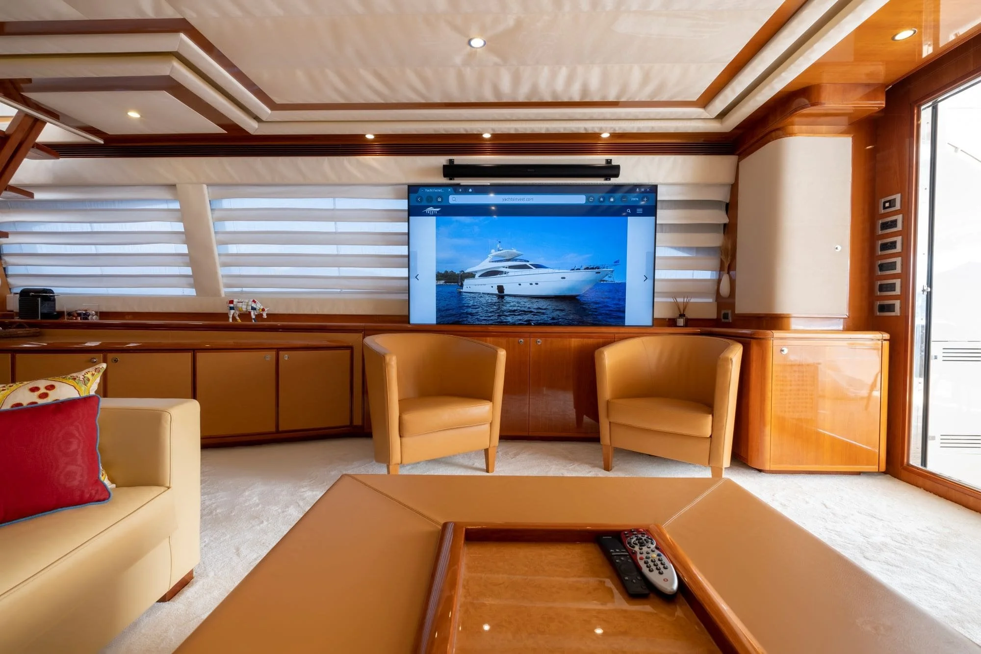 Astarte-Ferretti-motor-yacht-salon-valef-yachts (30)-min.jpg