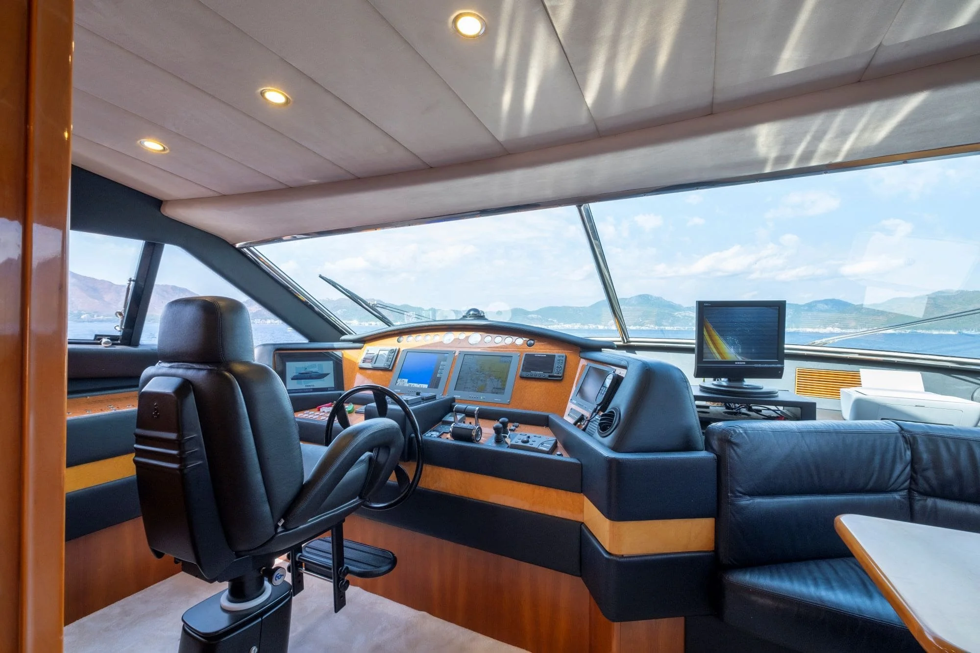 Astarte-Ferretti-motor-yacht-valef-yachts (36)-min.jpg