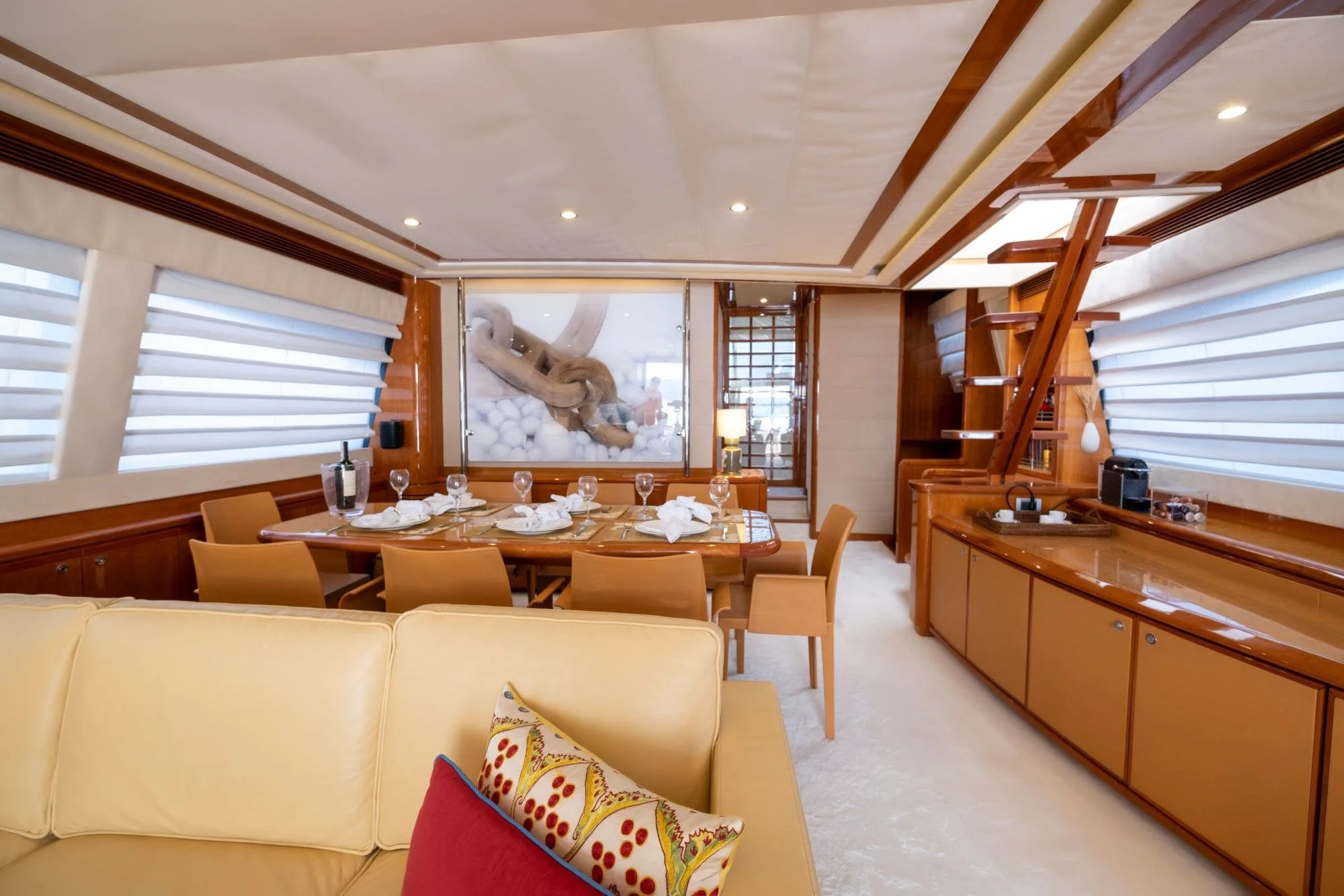 Astarte-Ferretti-motor-yacht-salon-valef-yachts (31)-min.jpg